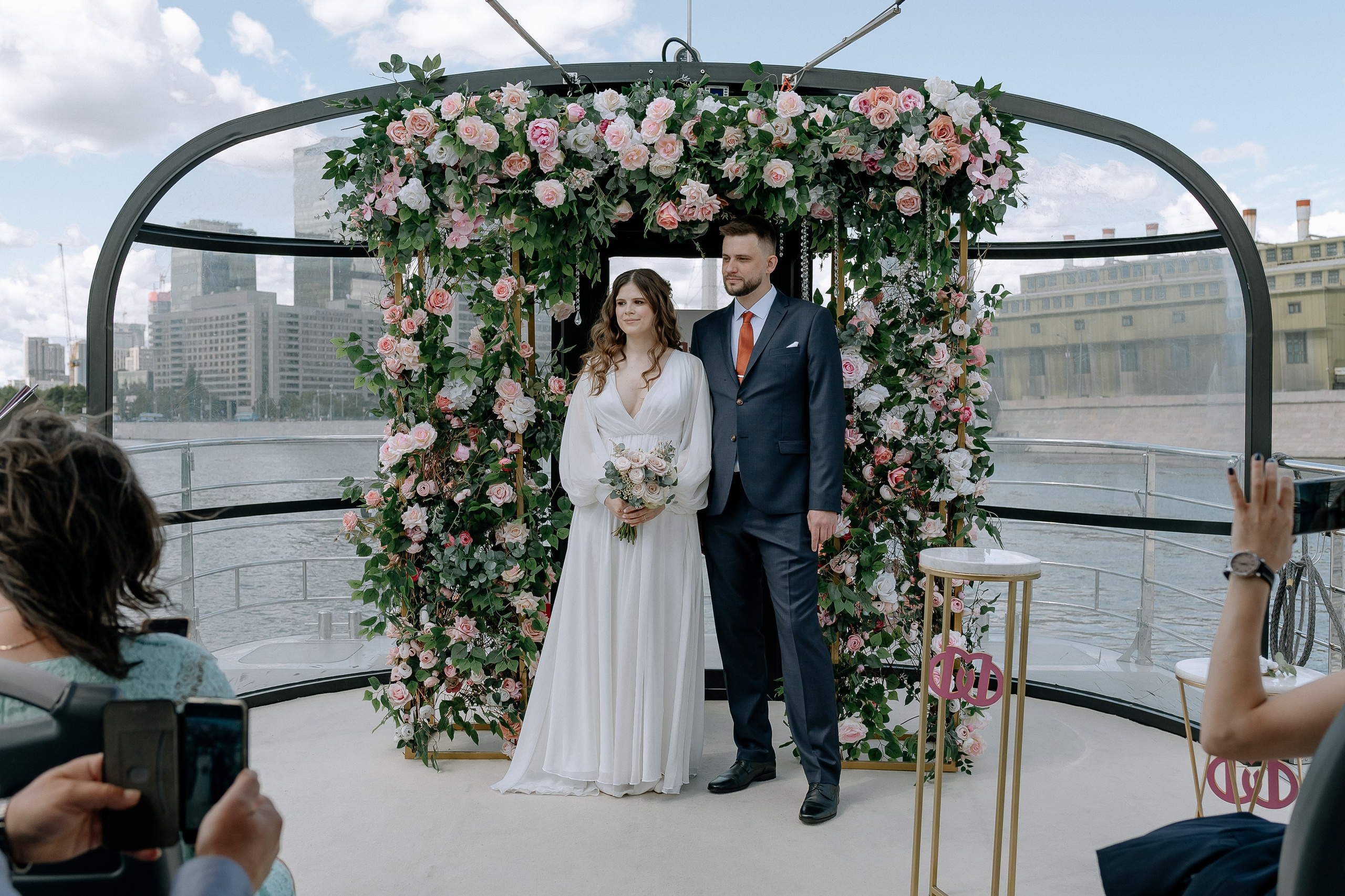 Регистрация брака и фотосессия на теплоходе флотилии Рэдиссон Ройал. Свадебный фотограф Москва — Сергей и Татьяна