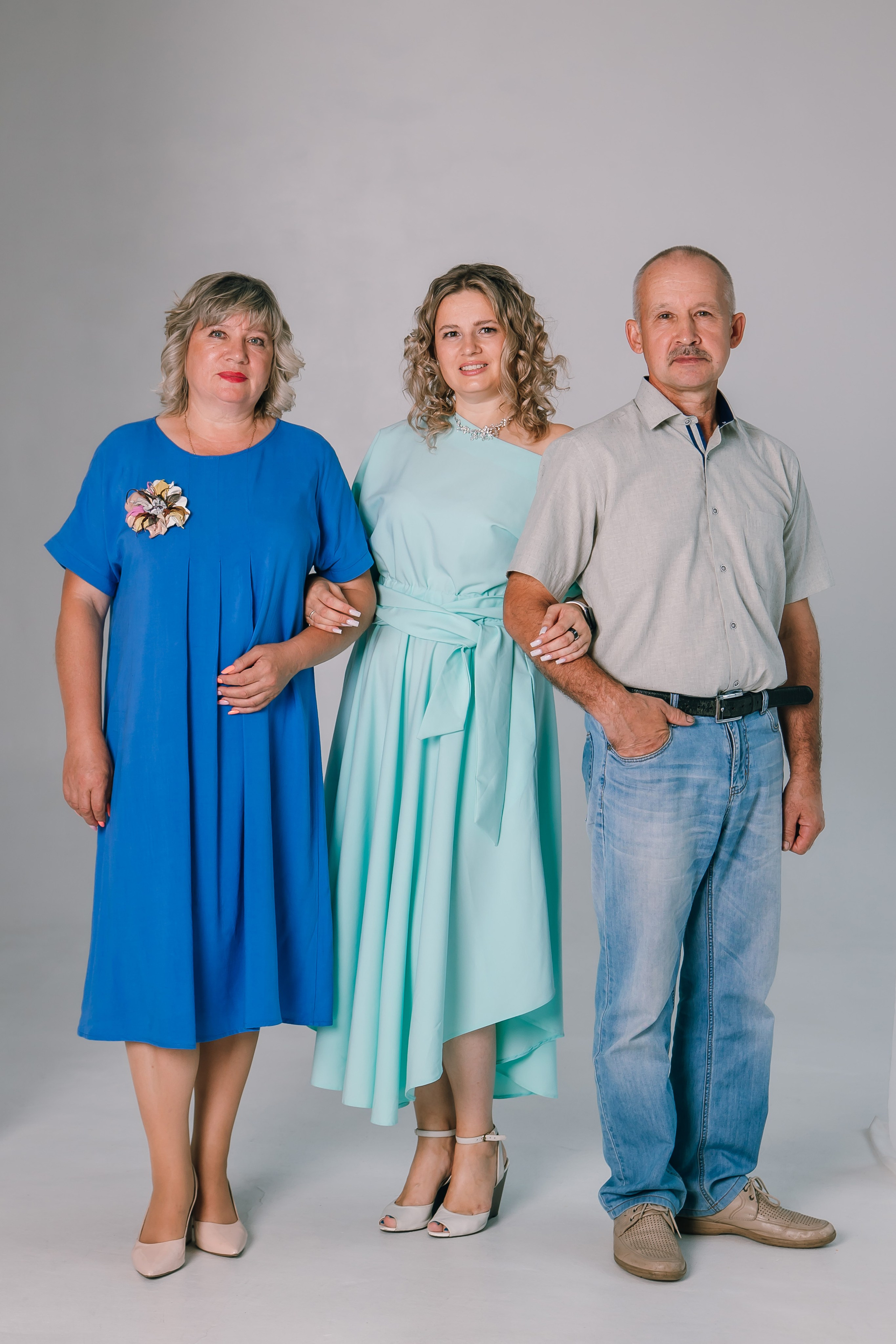 Фотосессия большой семьёй в студии в Екатеринбурге. Свадебный, семейный фотограф, контент съёмка. Екатеринбург. Елена Граф