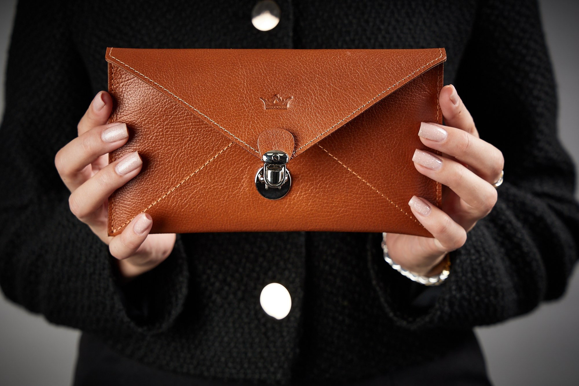 Предметная фотосъемка в Зеленограде. Фотосъемка для маркетплейсов. Фотостудия предметной фотосъемки. Фото на документы в Зеленограде. Фото на паспорт. Портретная фотостудия ЛукБук. Деловой портрет. Семейный портрет. Предметная фотосъемка