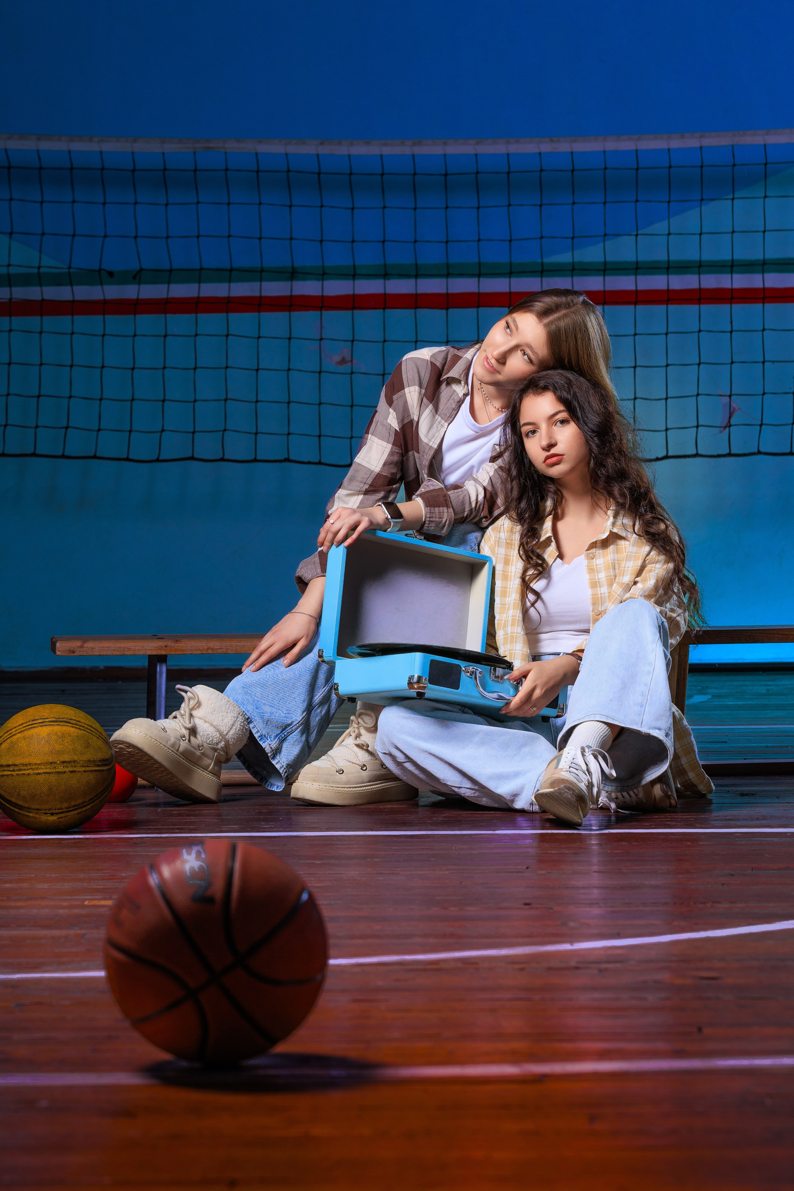 Смотреть фотки в спортзале. Выпускные альбомы Геленджик, Новороссийск, Краснодар, Туапсе