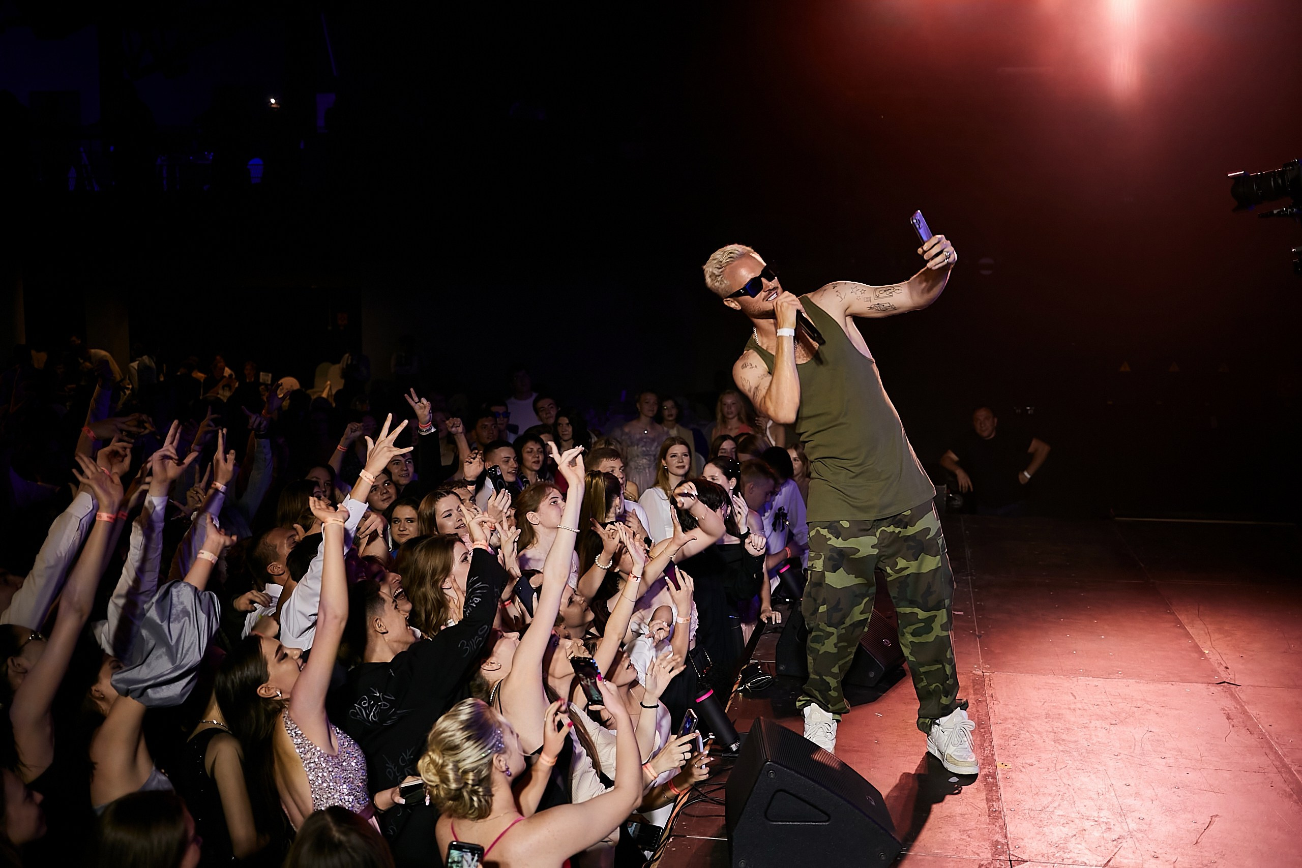 Выпускной 2024 концертный зал Академия ВТБ. Фотограф и Видеограф в Москве. Олег Корушев