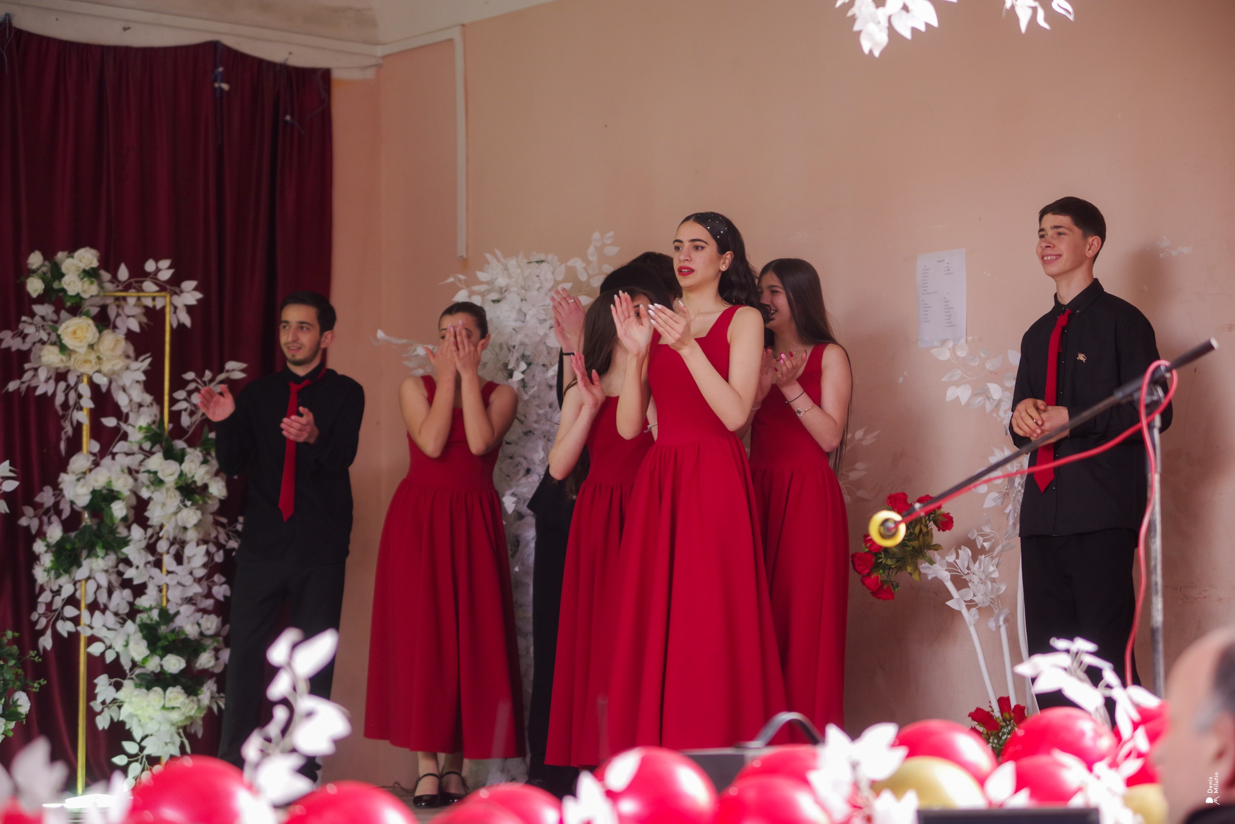 Абаша концерт в школе. Портретный фотограф Денис Милютин