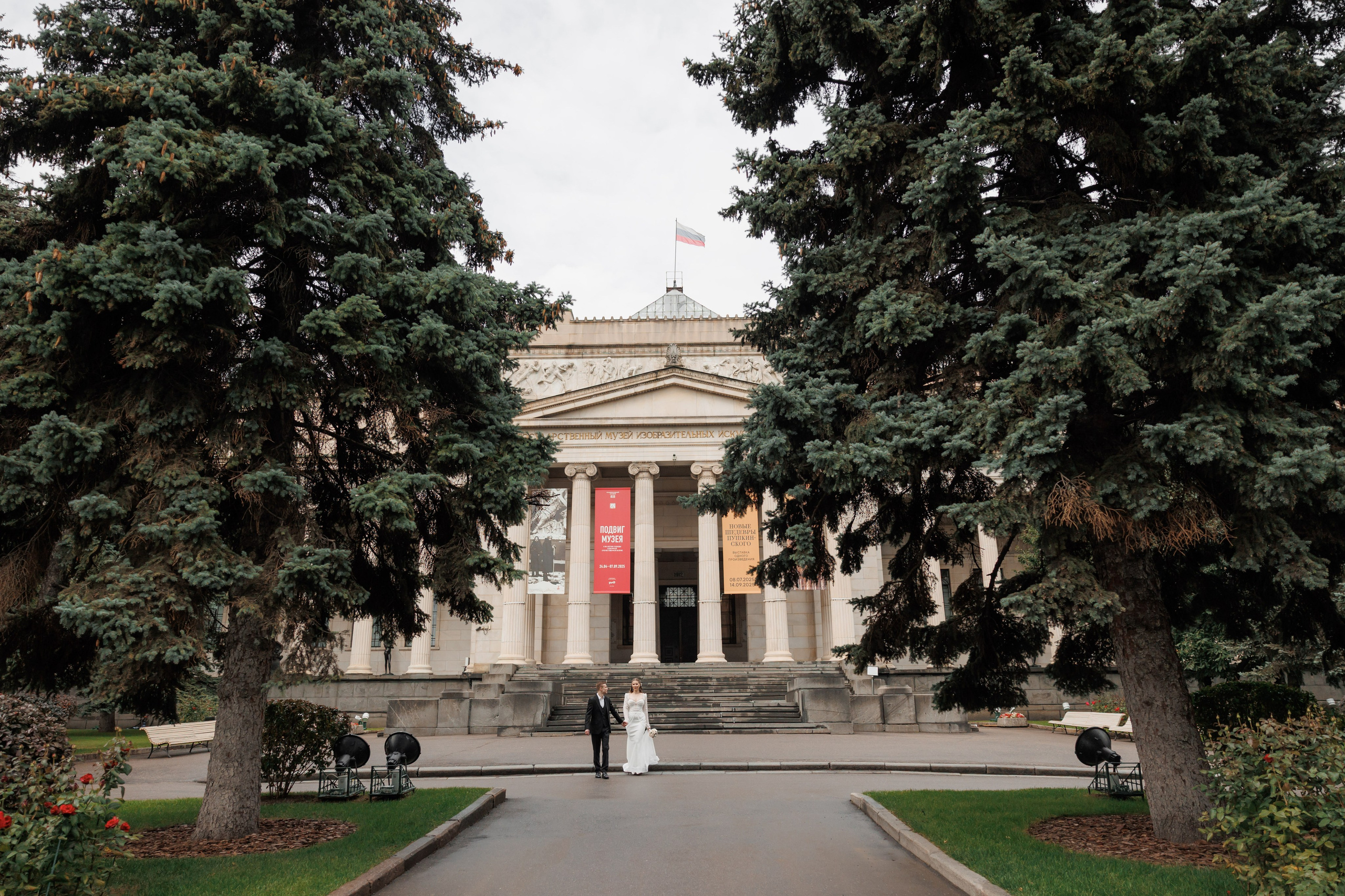Фотосессия у Пушкинского музей. Свадебный и репортажный фотограф (Москва, Королев и другие)