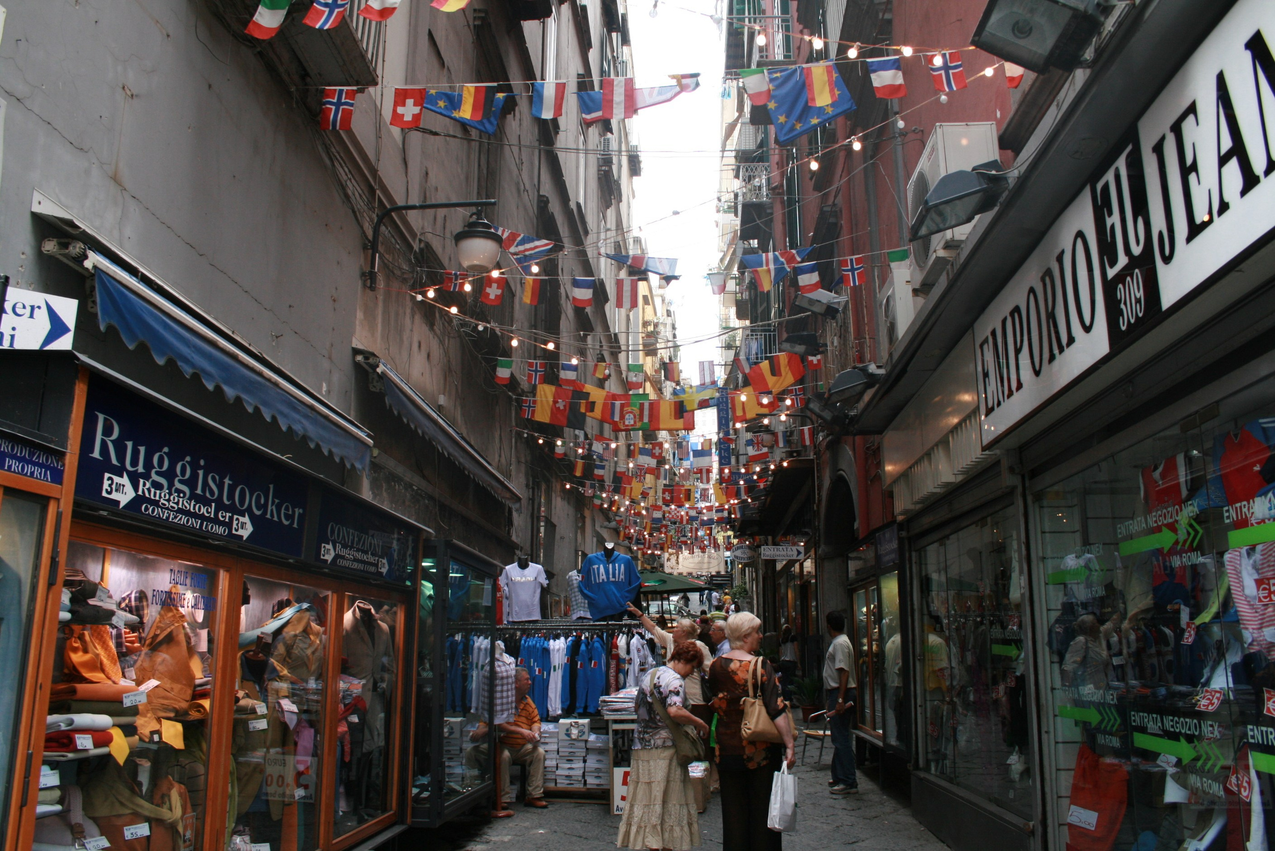 Виа Толедо (Via Toledo), торговая улица. Неаполь