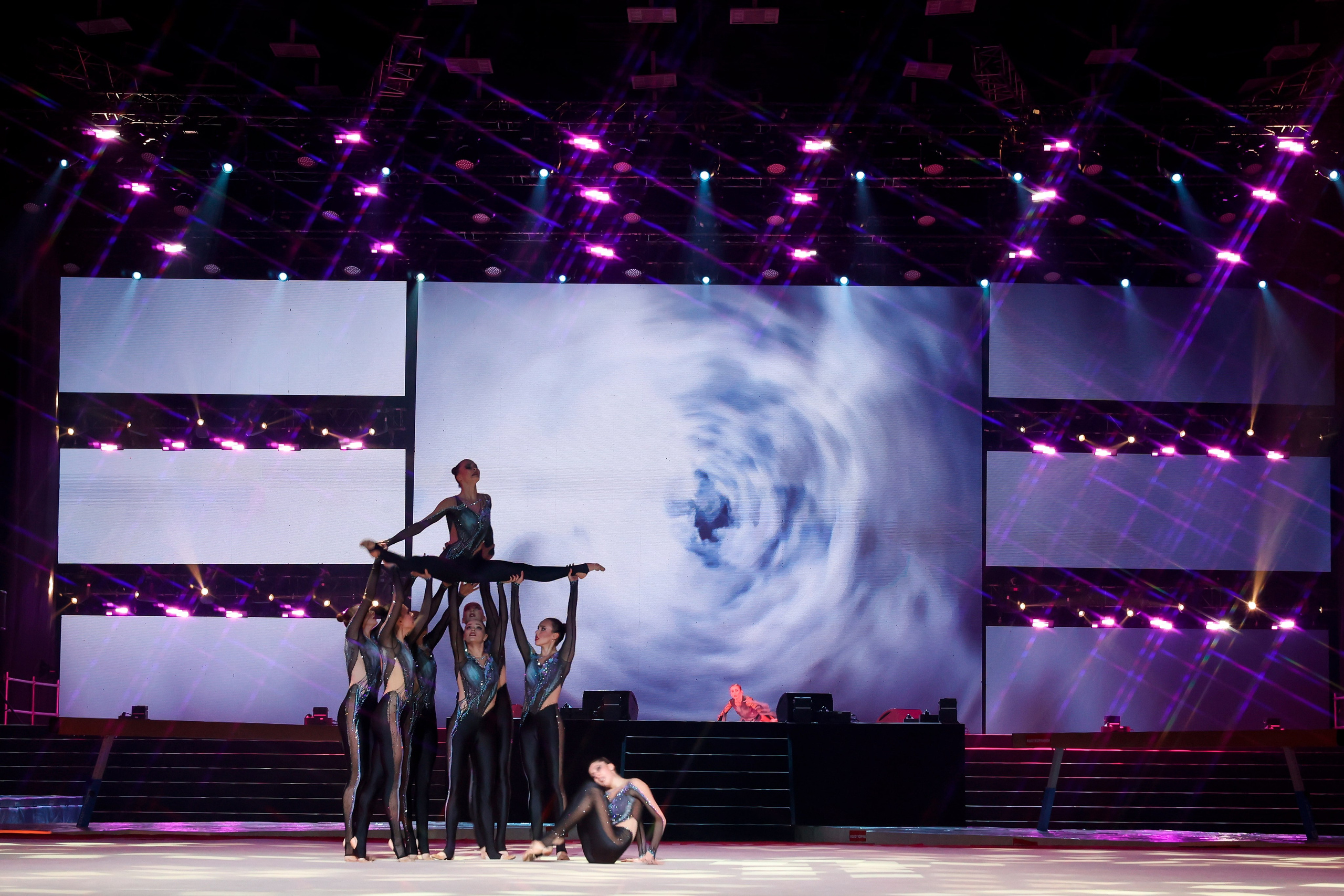«Дуэль» Шоу Светланы Хоркиной 07.04.2024. Спортивный и репортажный фотограф Антон Тереханов