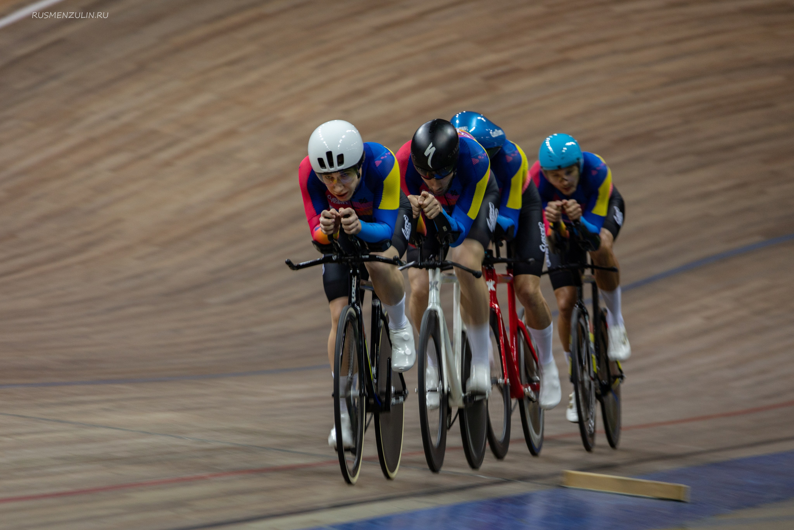Cyclingrace крылатское декабрь 2025. Лучшие моменты и живые эмоции в моем объективе! Обращайтесь