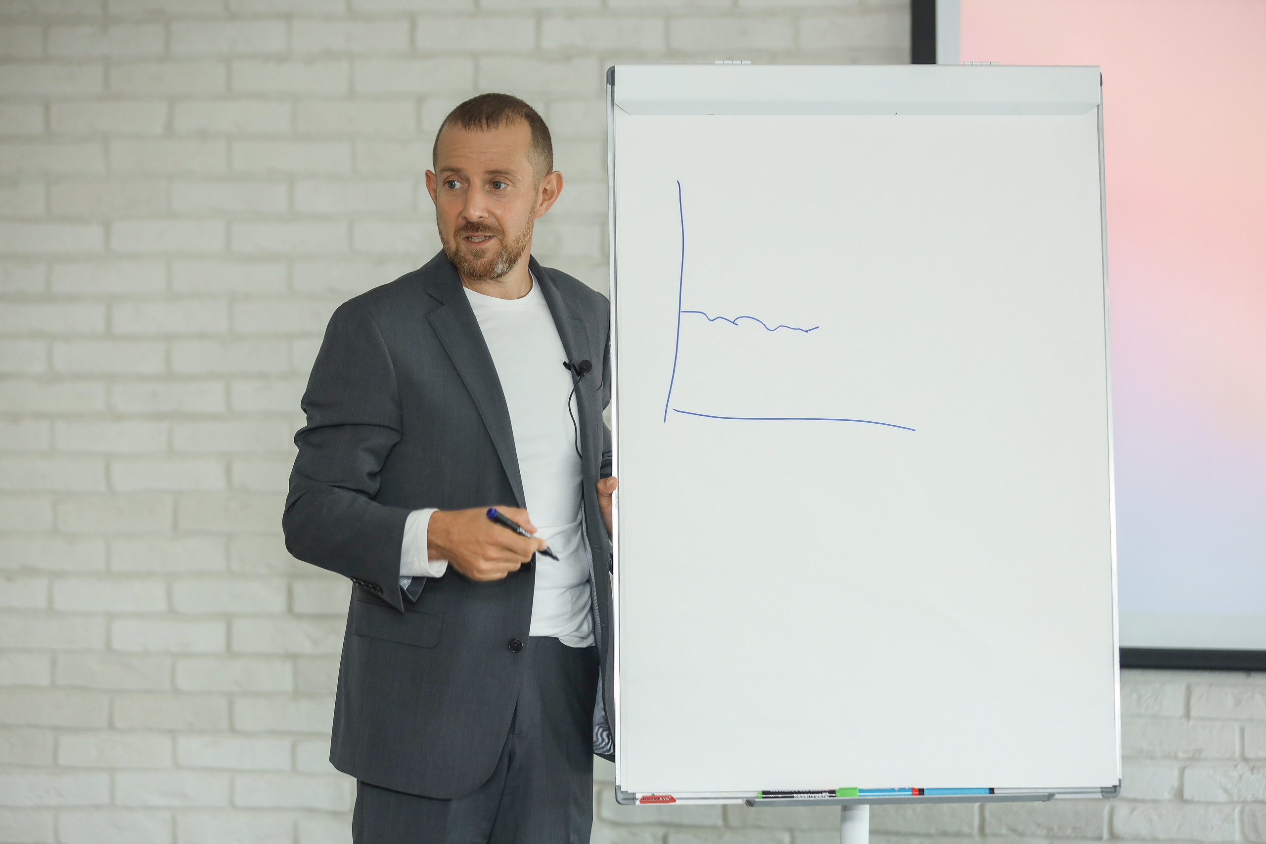 Игорь Рызов деловая встреча. Фотограф Антон Чупринин