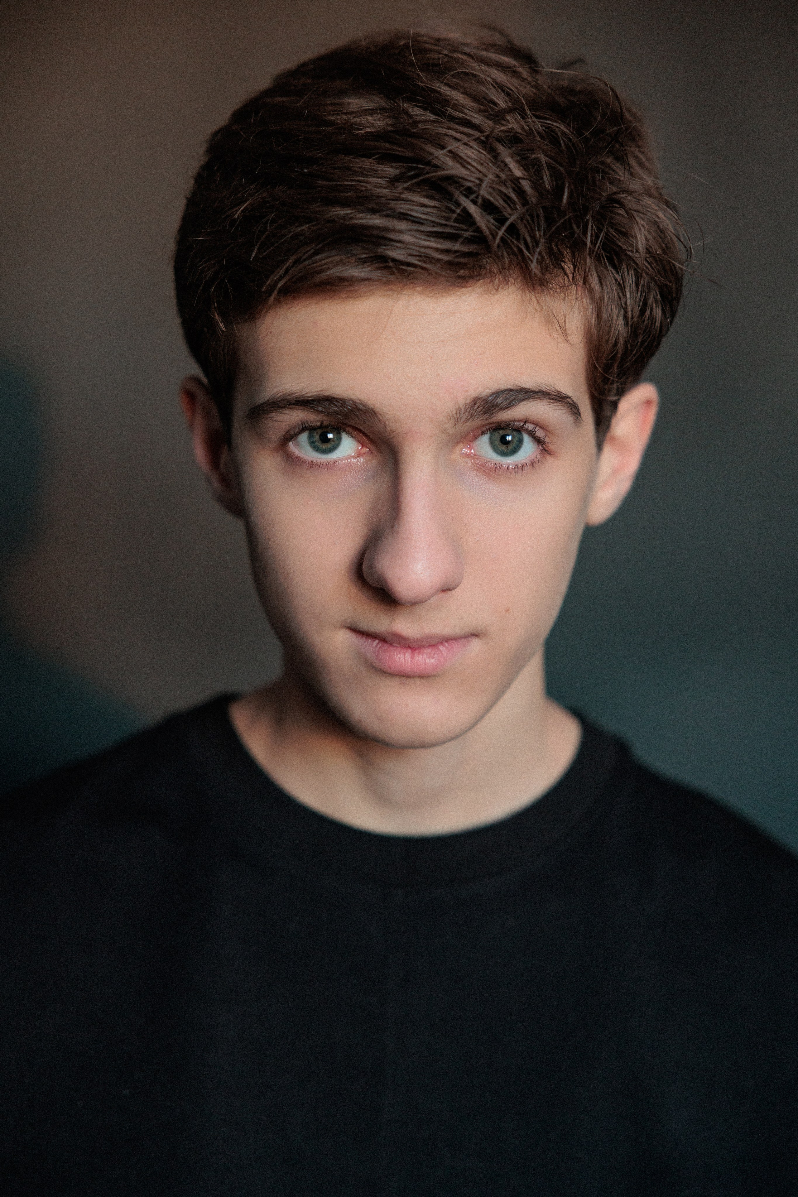 АРТЁМ. Я фотограф из Москвы к Вашим услугам