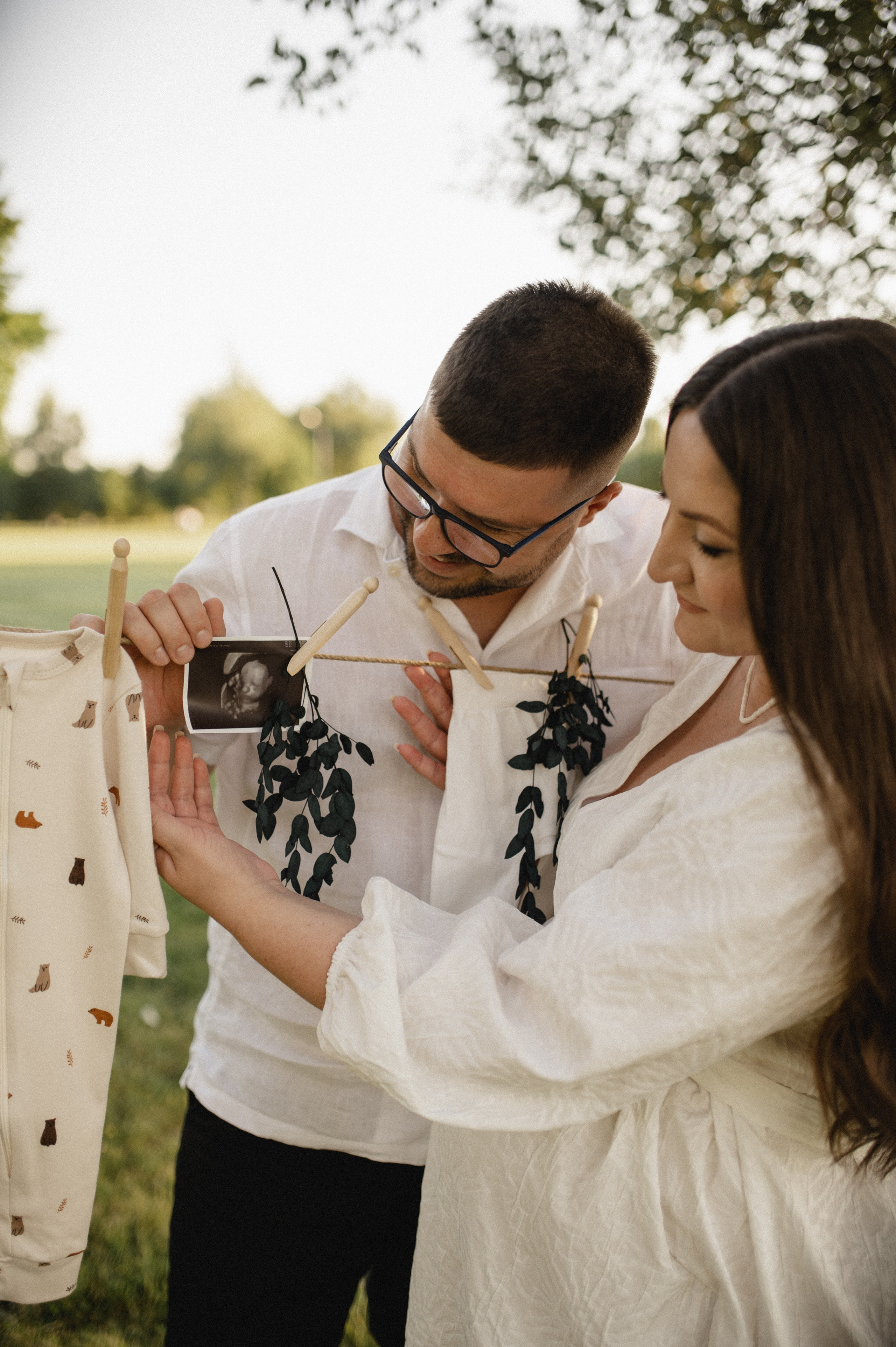 Фотосессия беременности на природе в парке Москвы. Семейная фотосессия Бутово Москва фотограф Алина Морщагина