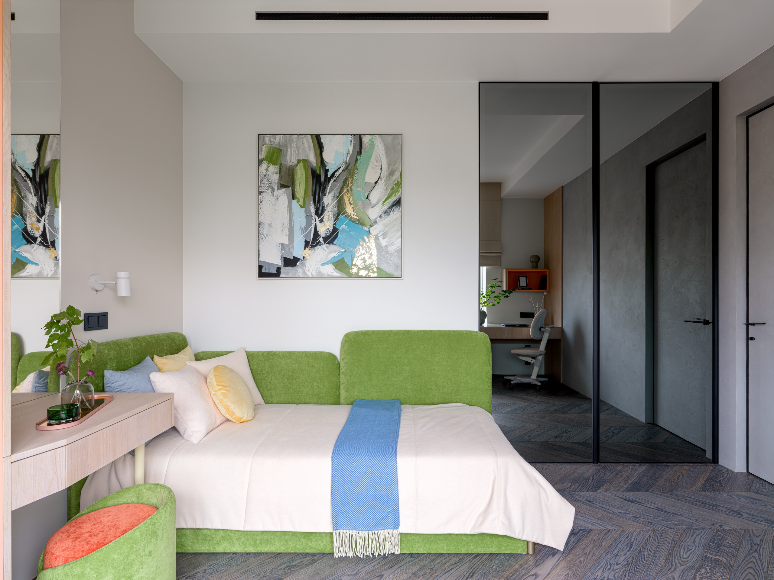 Юлия Шевелева дизайн проект Цветная, большой квартиры на Первомайской. Коваль Илья — Интерьерный и архитектурный фотограф