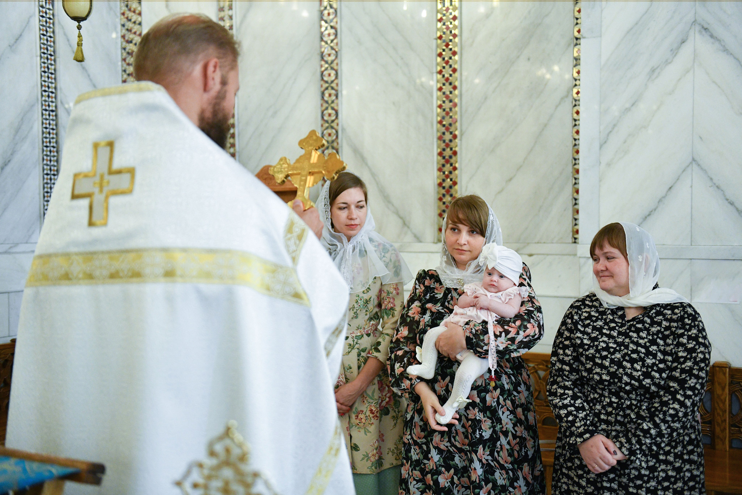 Крещение Марии. Церковь Покрова Пресвятой Богородицы в Ясенево. Свадебный и портретный фотограф в Москве Галина Борисова
