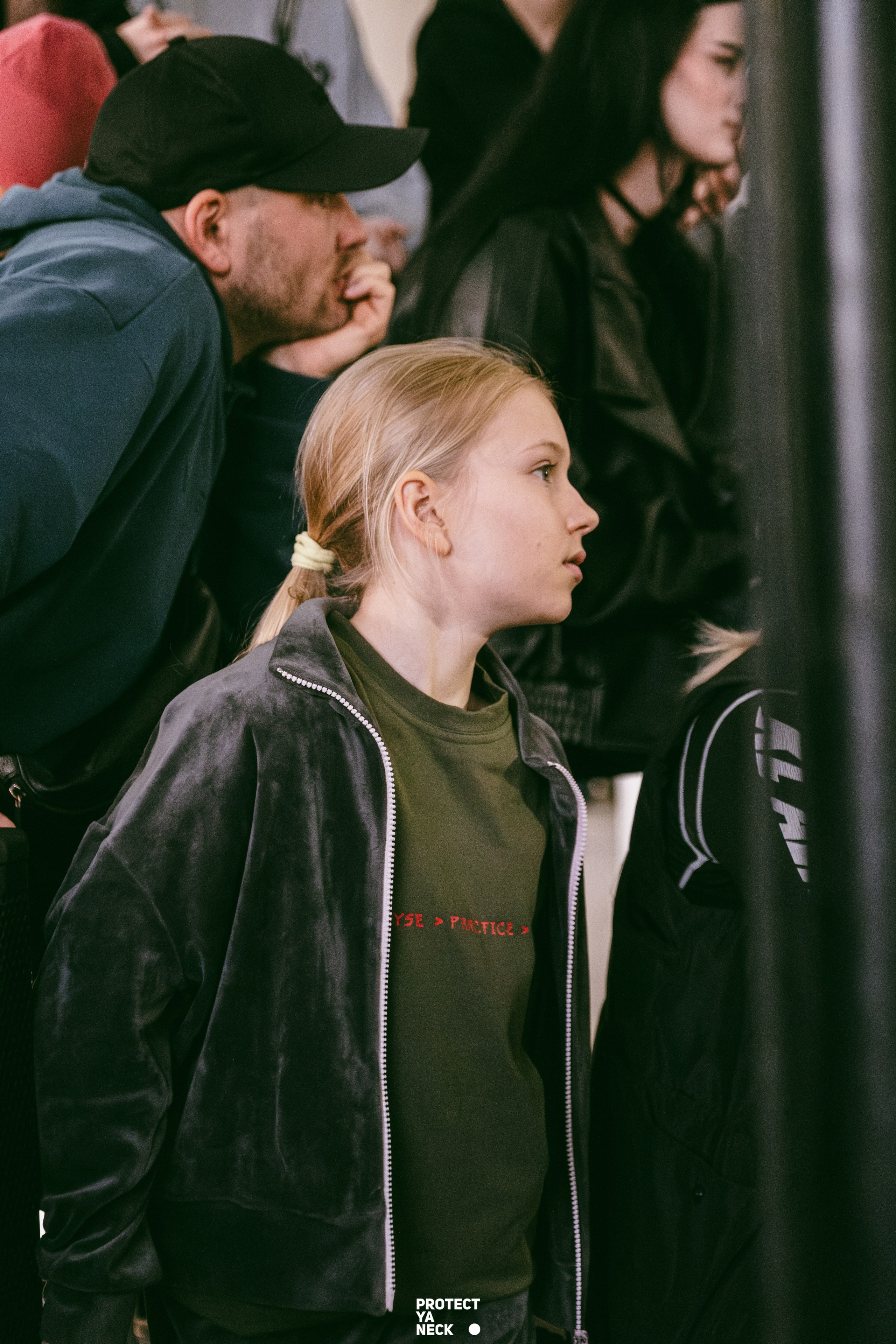 PROTECT YA NECK 22/03 (@youlovebu). Соня бу тебя сфоткала