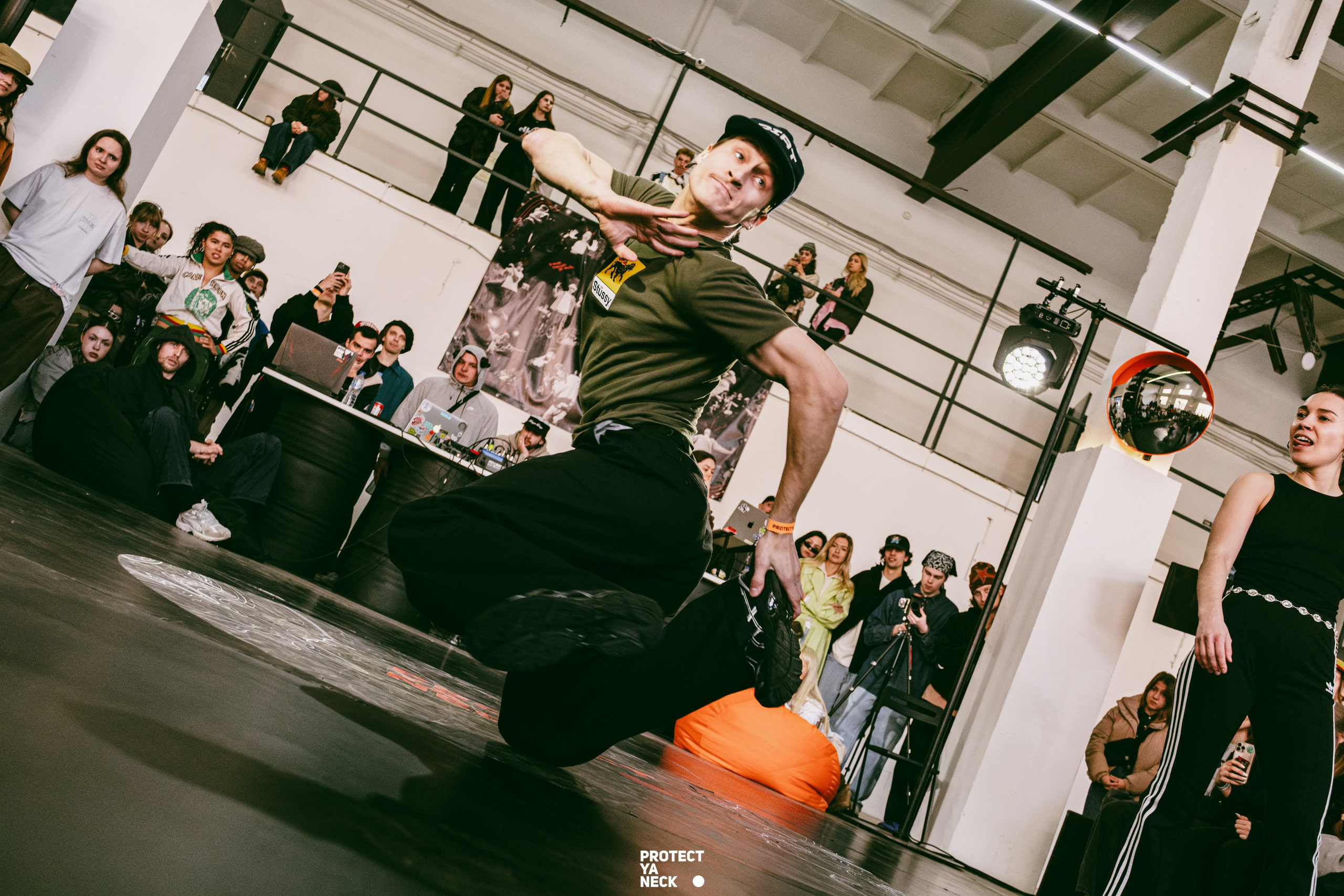 PROTECT YA NECK 22/03 (@youlovebu). Соня бу тебя сфоткала
