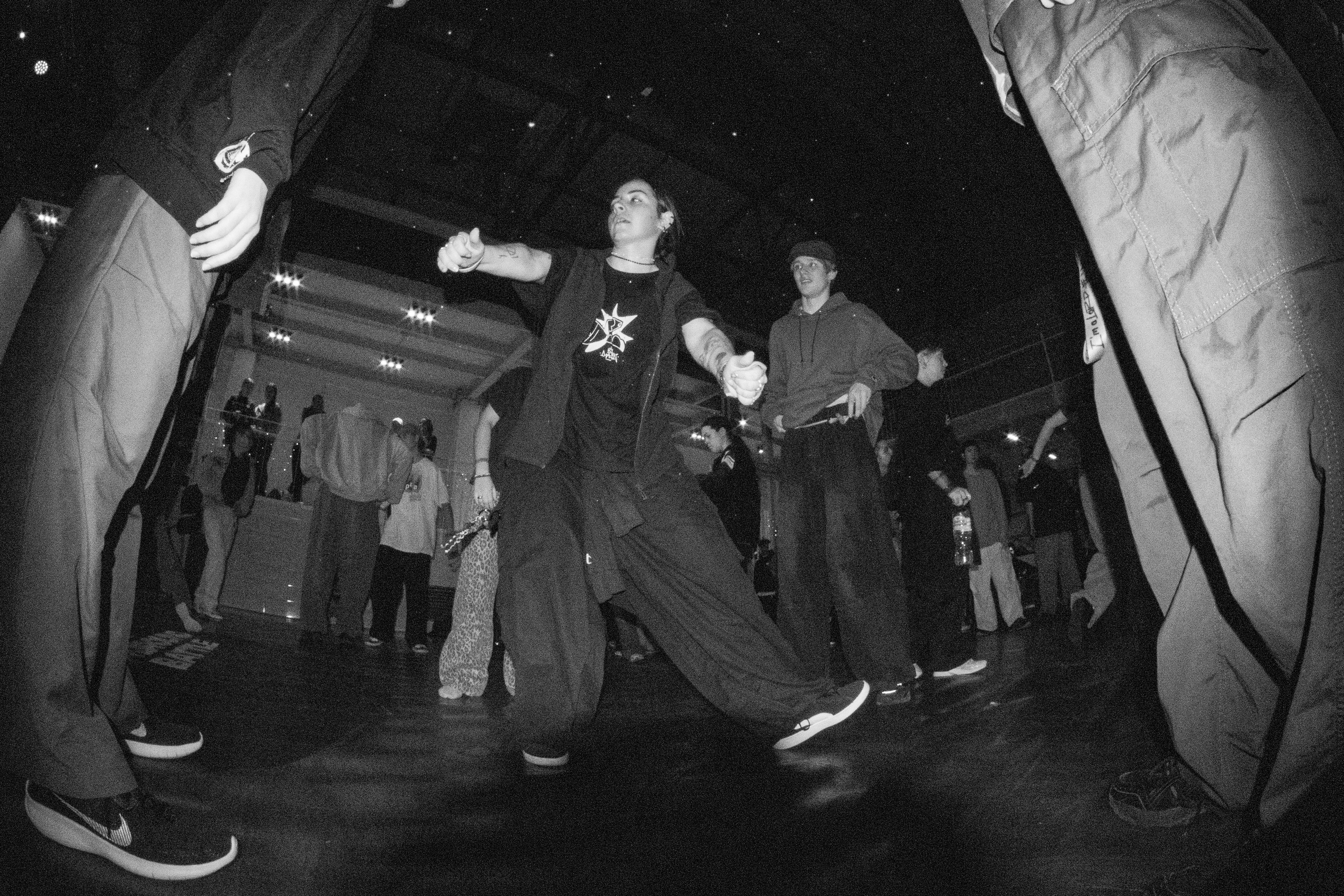 LORDS OF THE UNDERGROUND 27/10/25 (@youlovebu). Соня бу тебя сфоткала