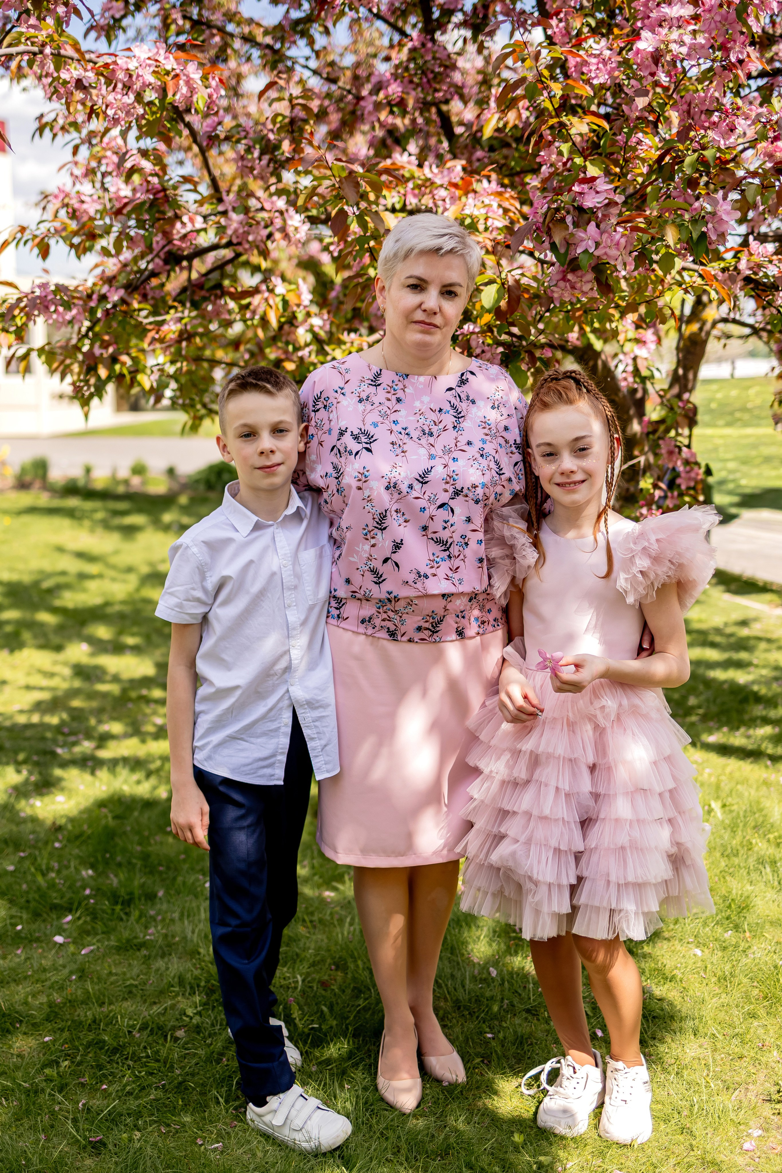 Выпускной в начальной школе на улице. Фотограф и видеограф Москва. Свадебный фотограф, видеограф. Выпускные альбомы. Оживающие альбомы