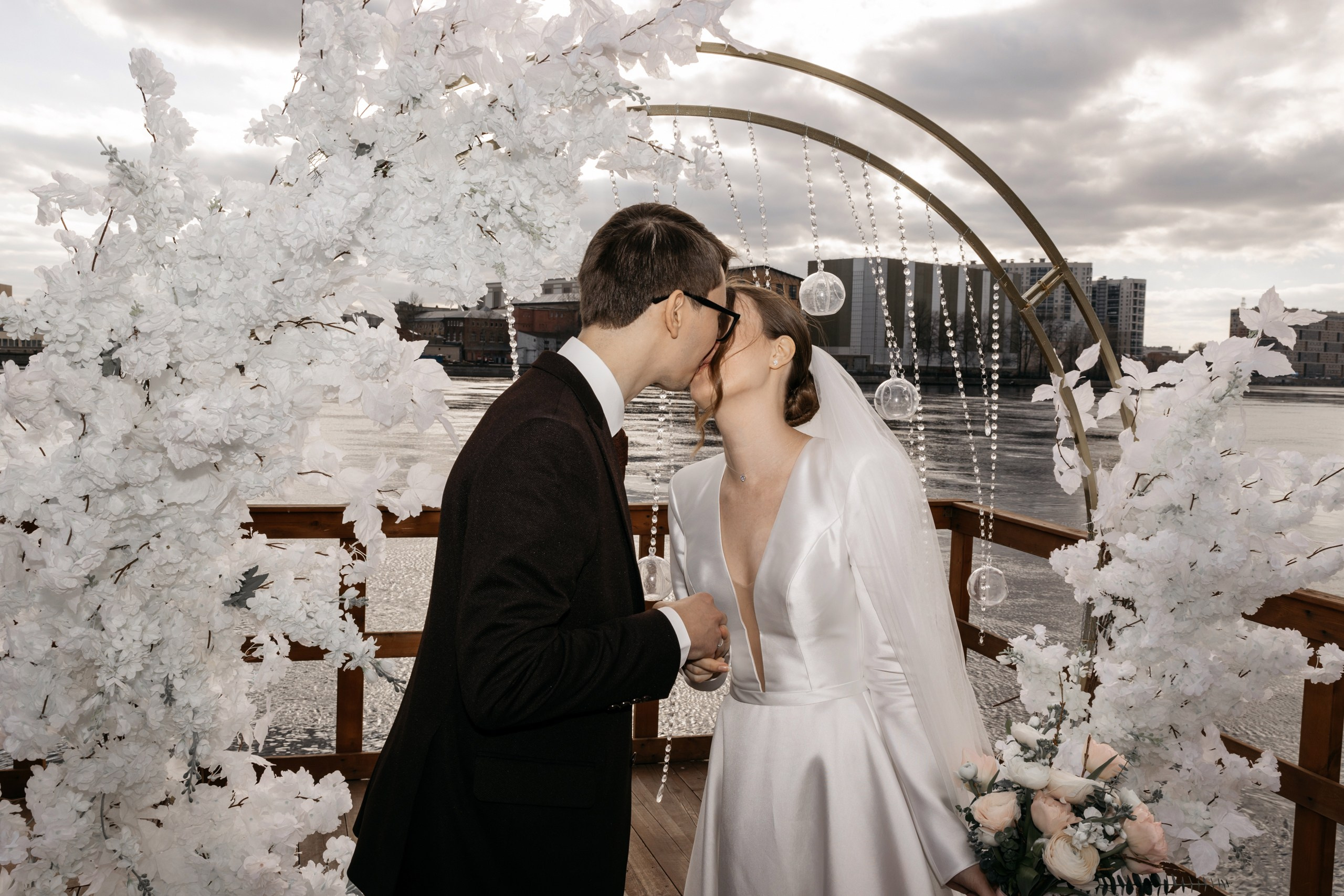 Свадебная фотосессия банкета. Свадебный и Семейный Фотограф в Гатчине и Санкт-Петербурге Виктория