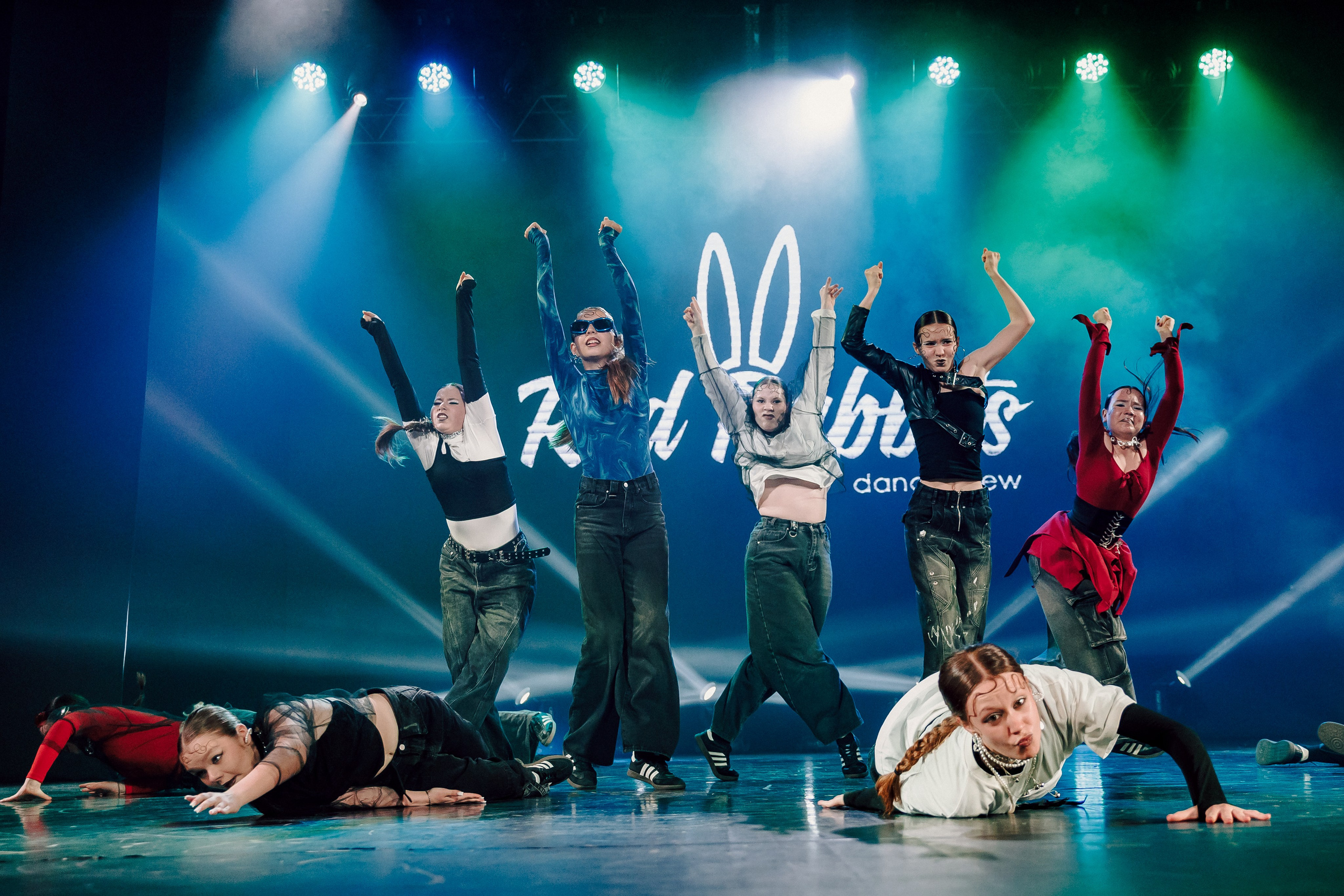 Отчётный концерт танцевальной школы «Red Rabbits» 2025. Лёшка Варзегов — фотограф