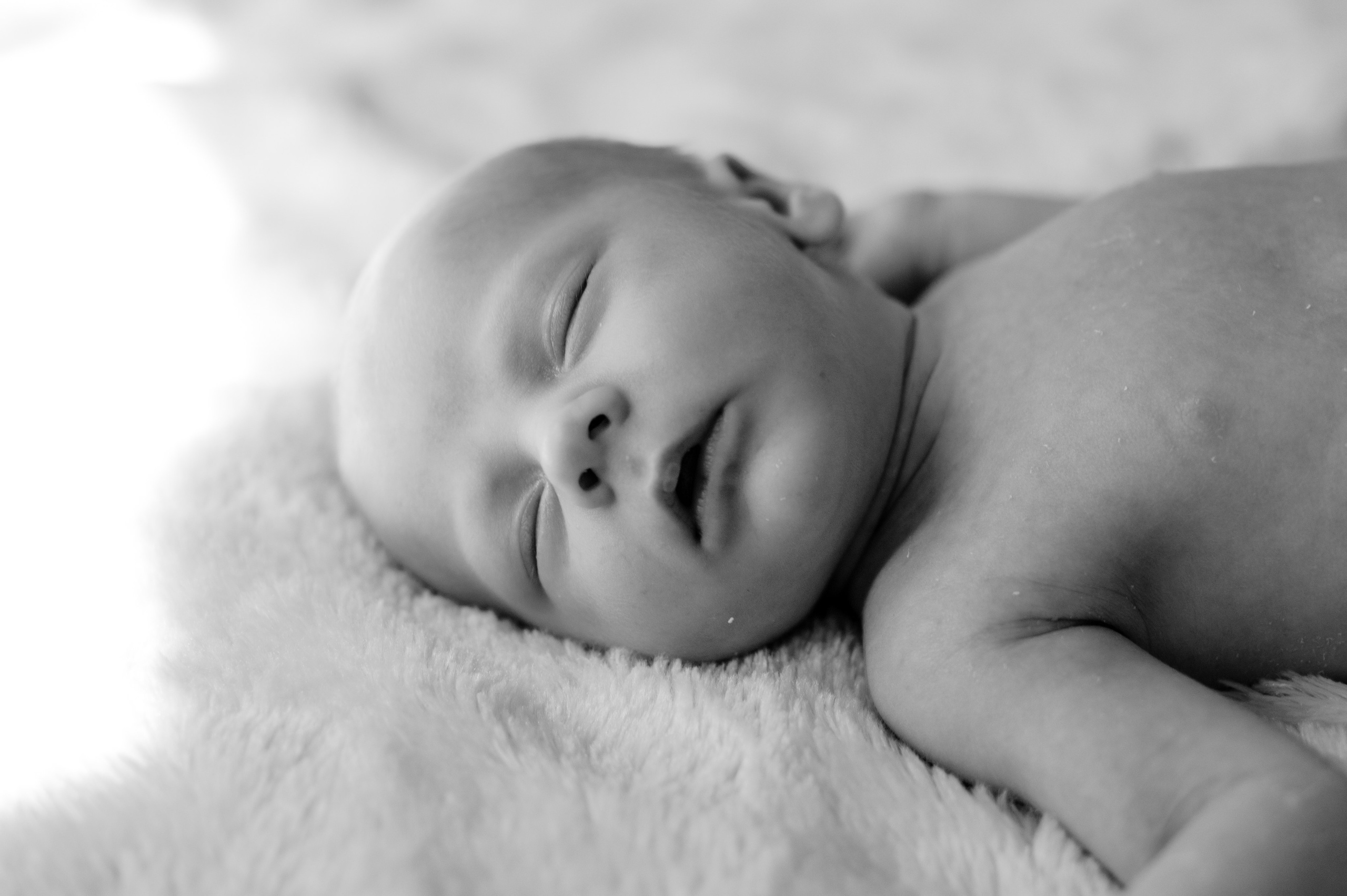 Lifestyle nyföddfotografering i Halmstad. Bröllops- och familjefotograf i Halmstad | Valentina