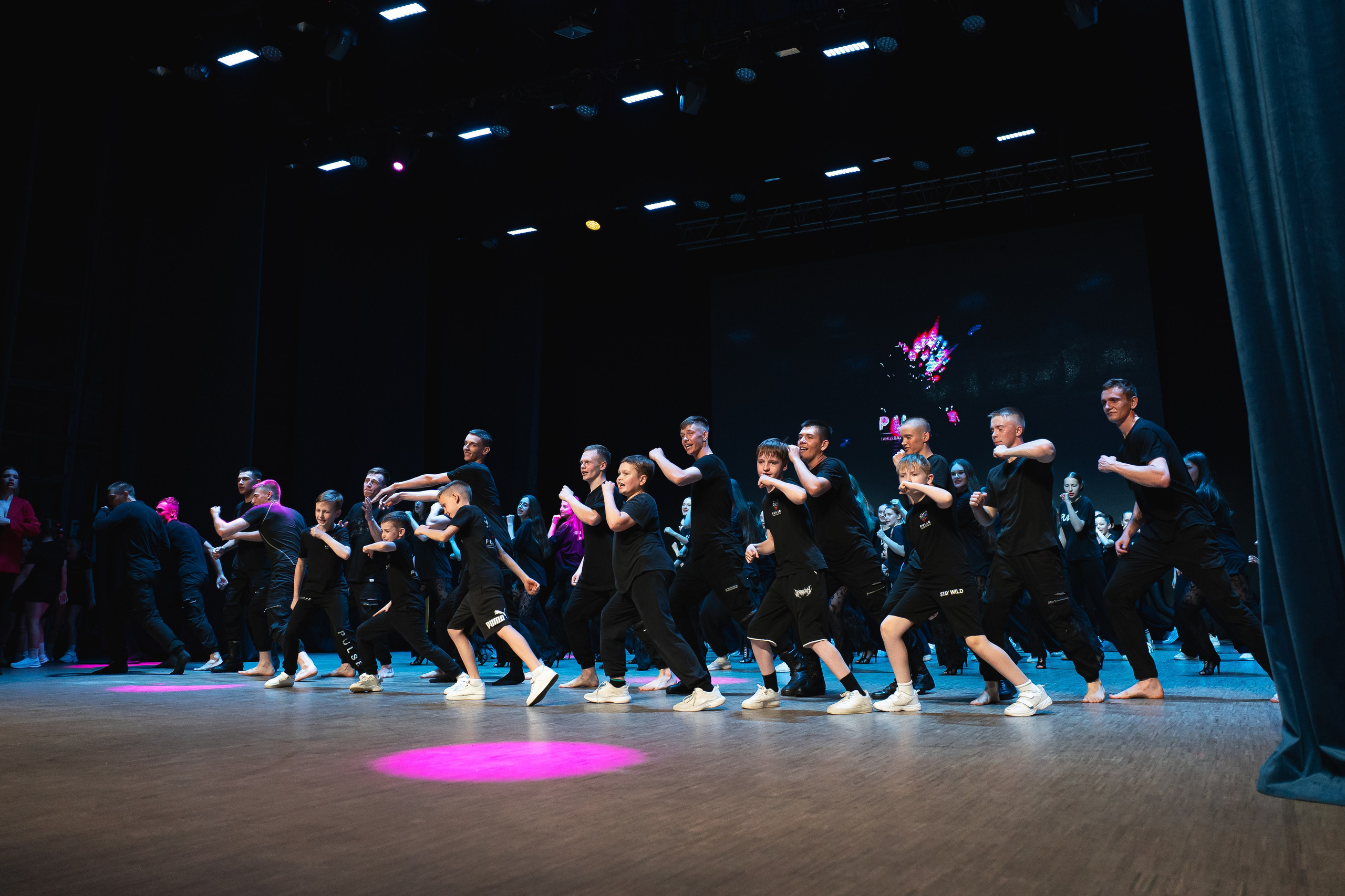 Отчётный концерт танцевально-спортивного клуба «PULSE». Портретный и репортажный фотограф в Воронеже: Анастасия Пузикова