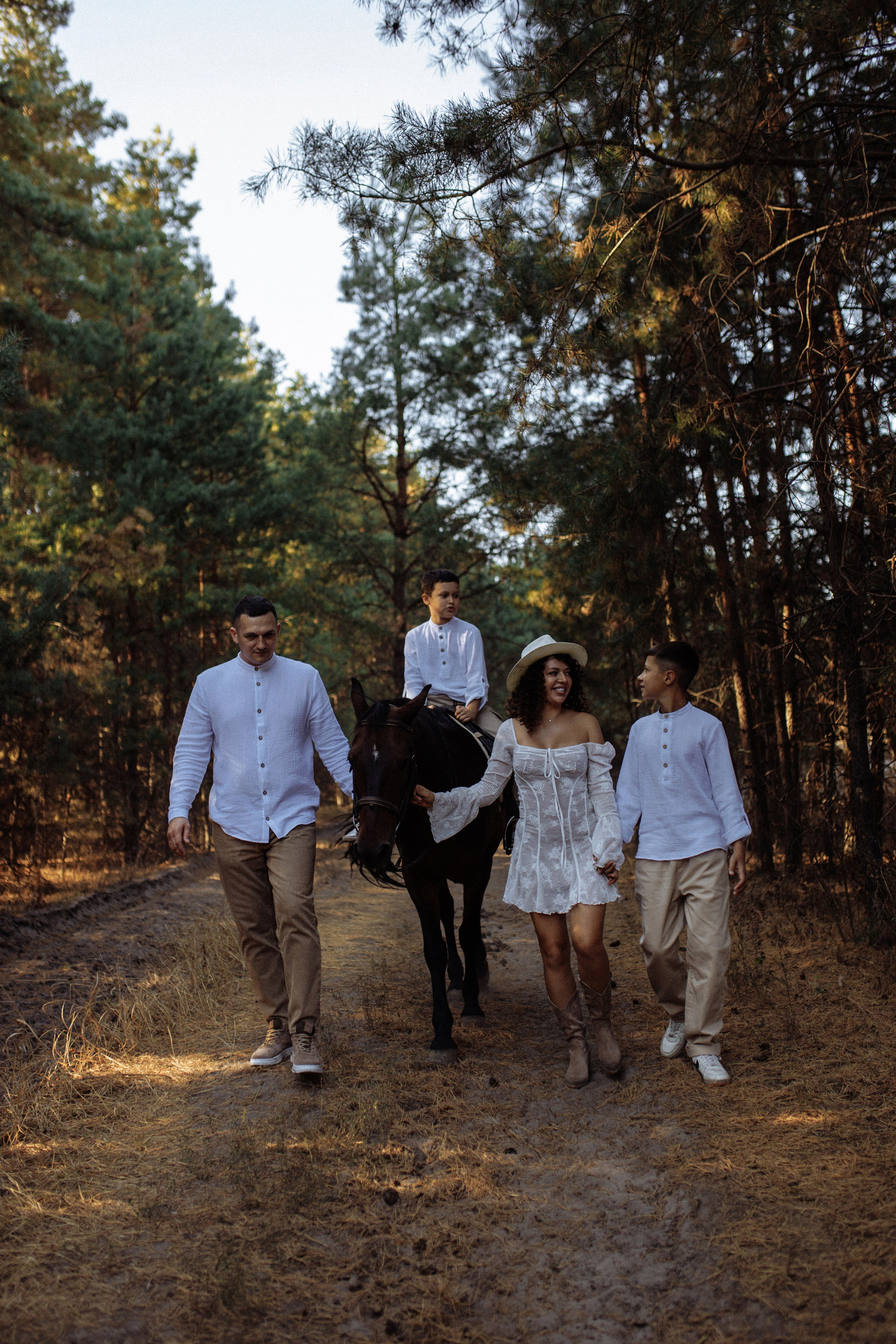 Олеся и семья. Семейный фотограф Губкин/Старый Оскол