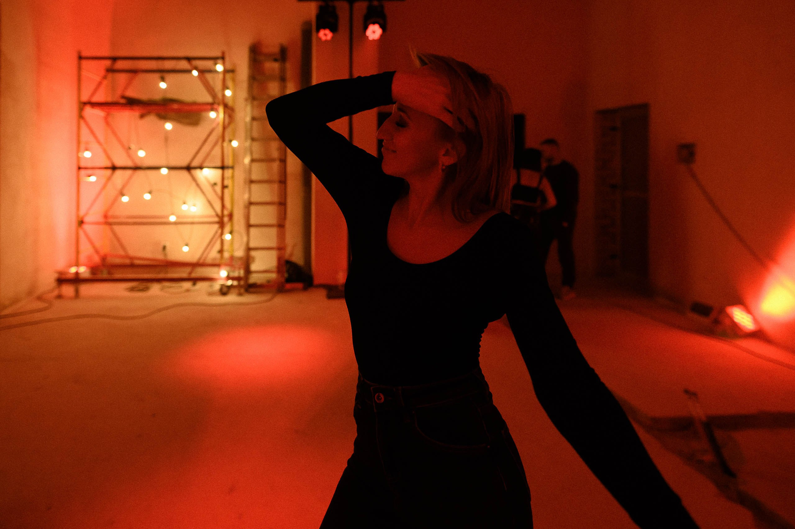 Вечеринка в новостройке. Евгений Нисковских — свадебный и репортажный фотограф в Тюмени