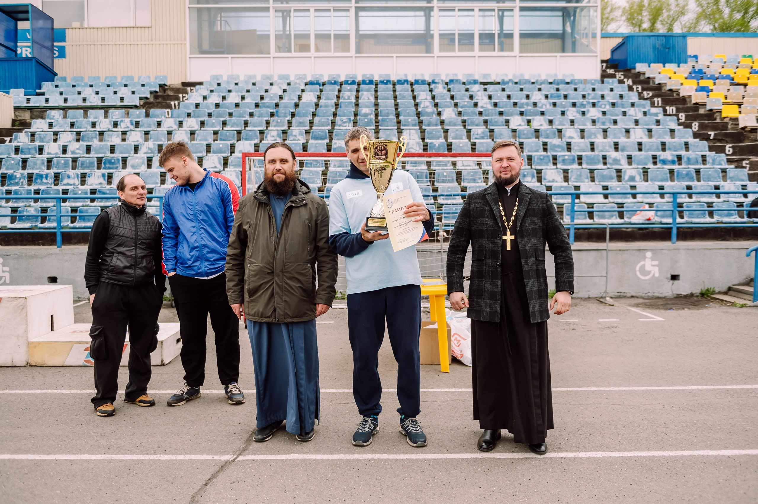 Пасхальный забег «Вера и Спорт» на стадионе Шахтёр. Детский фотограф, семейный фотограф и репортажи в Кемерово