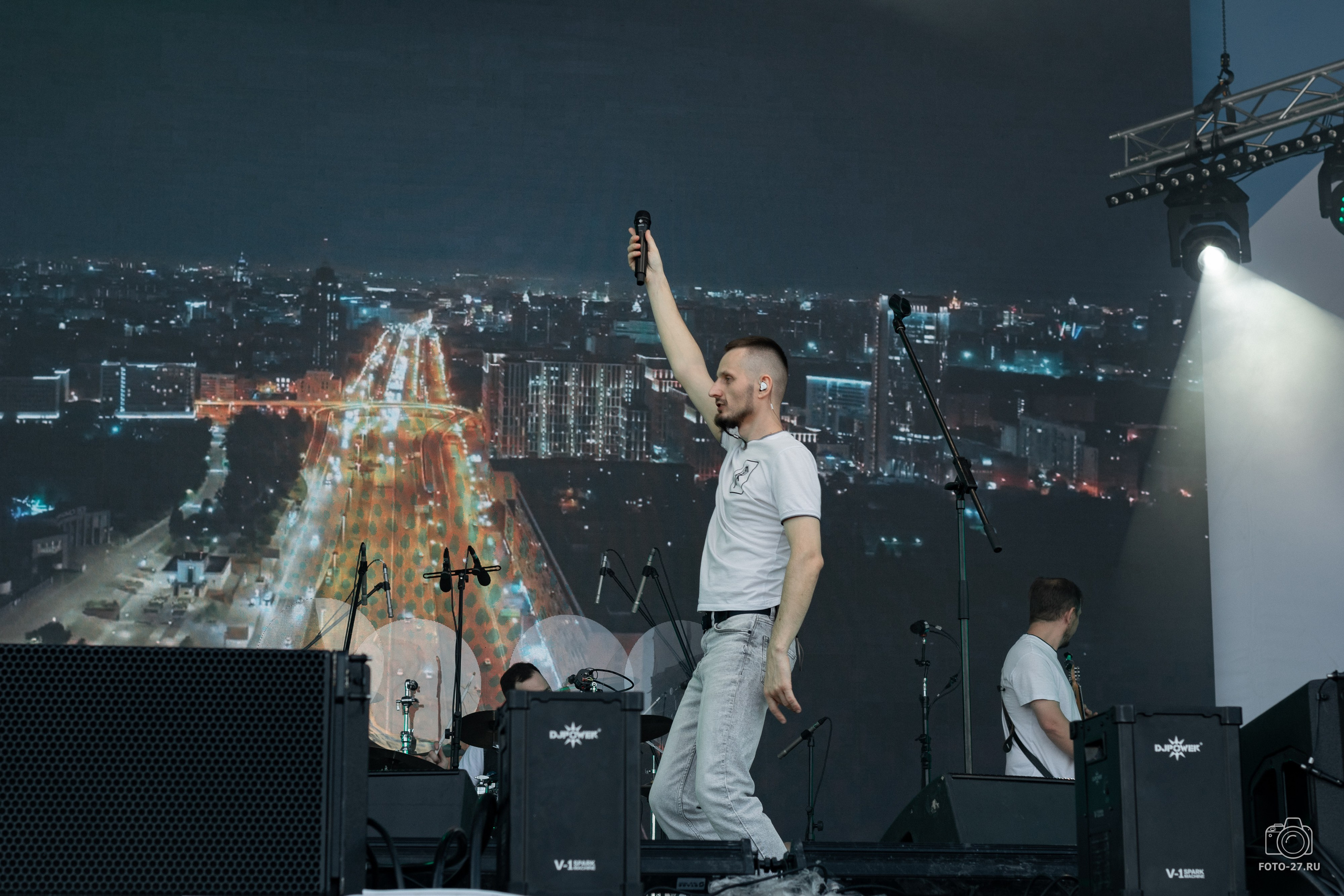 Антон Курдюмов фотограф в Хабаровске Рина Курдюмова фото27 foto27 Антон Дорофеев репортажный репортаж документалист Тони и Рина фотосоздатели ПаПаРоК Рок над Амуром 2024 фестиваль Хабаровск