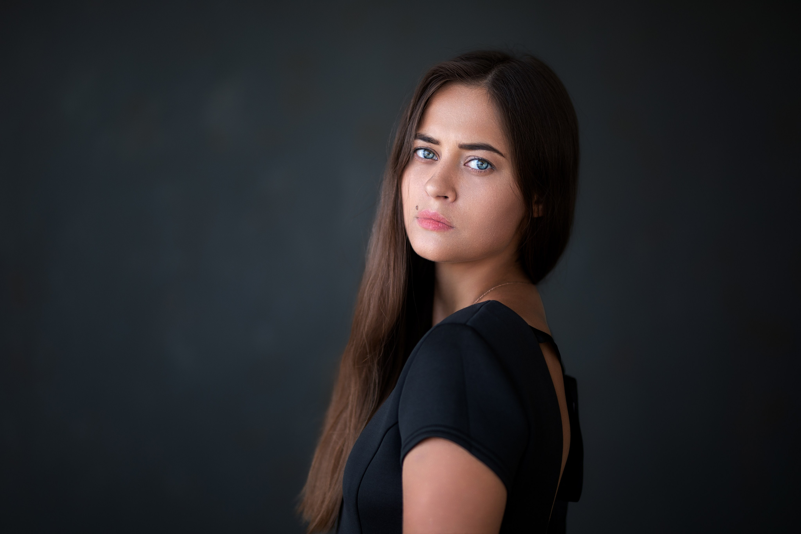 Съемка с Ольгой в студии с минимальным интерьером в формате для «себя»