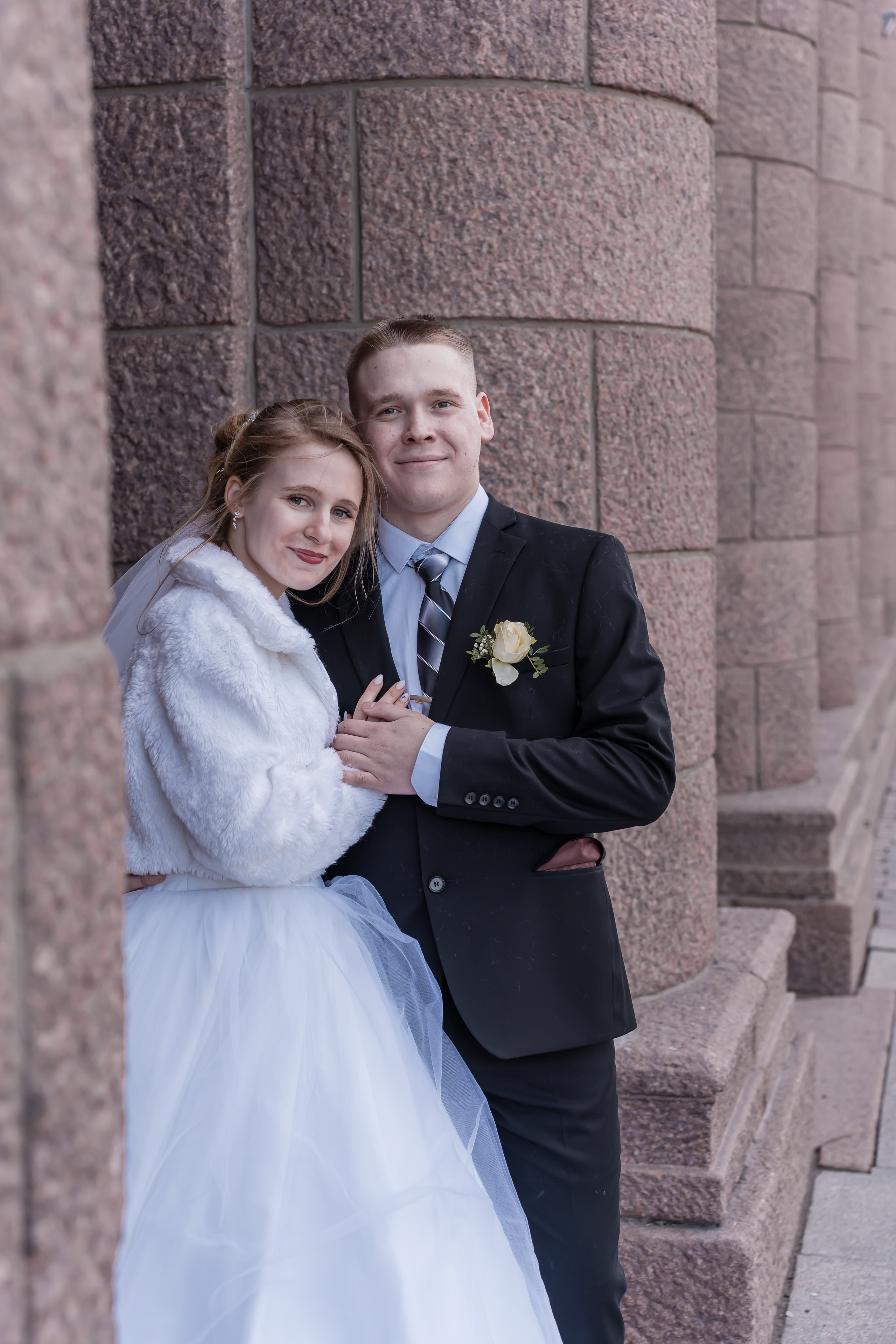 Обращайтесь к нам для того, чтобы ваша свадьба стала по-настоящему незабываемой!