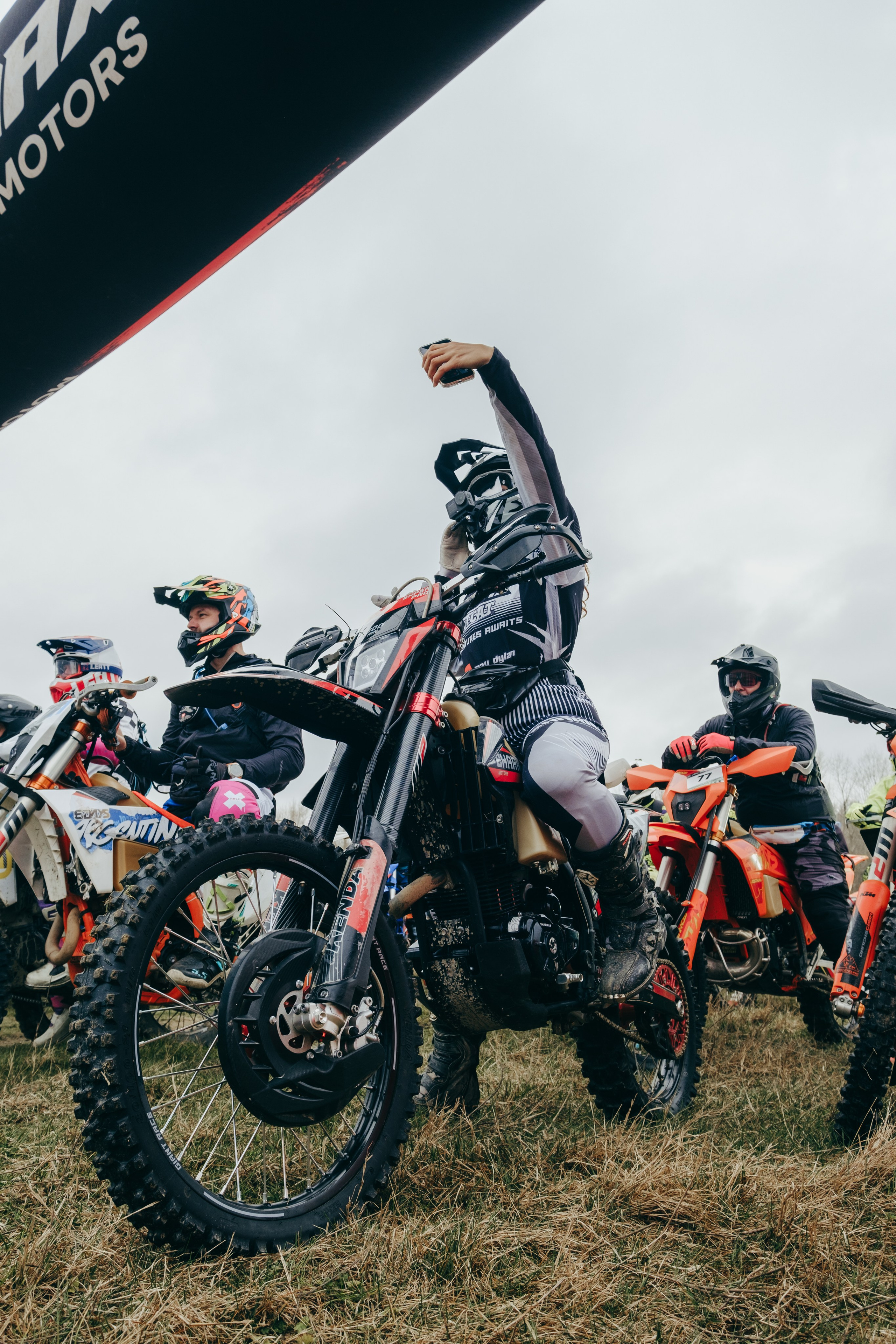 Эндуро Фест от Shamax Motors (Краснодар). Свадебный фотограф Денис Ожигин в Краснодаре и крае. Эмоциональная и стильная съемка вашего дня