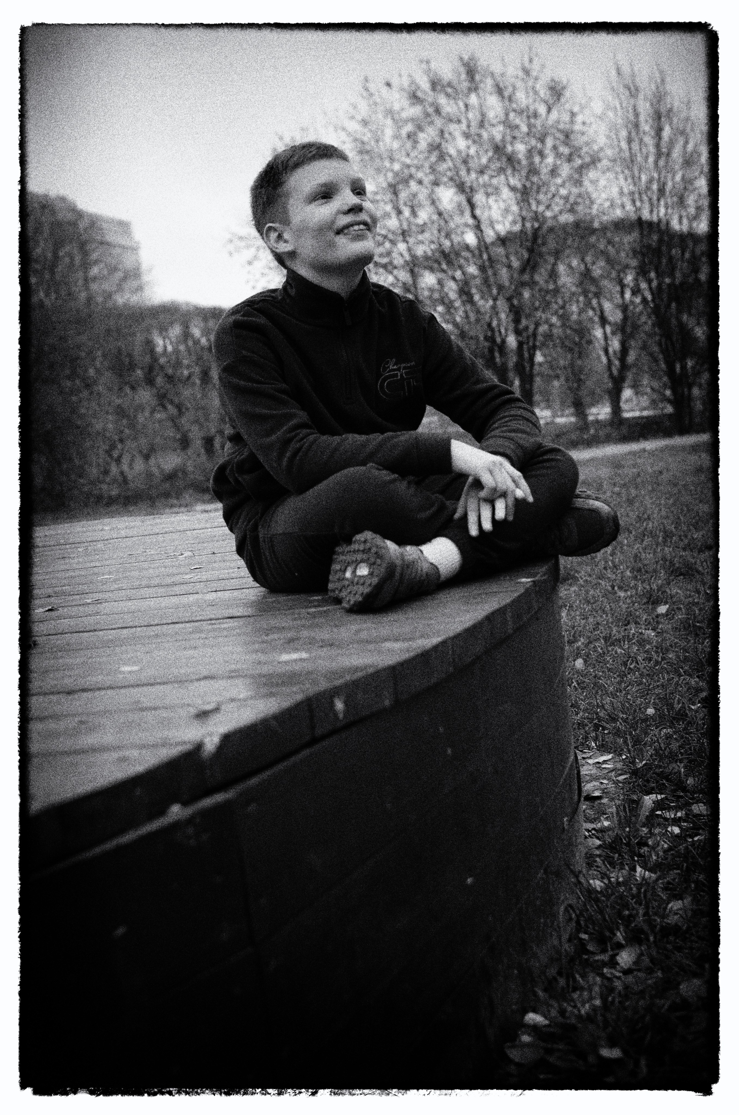 Фотосъемка в парке. Когда мысли громче ветра. Детский и семейный фотограф в Кирове Аня Шутова