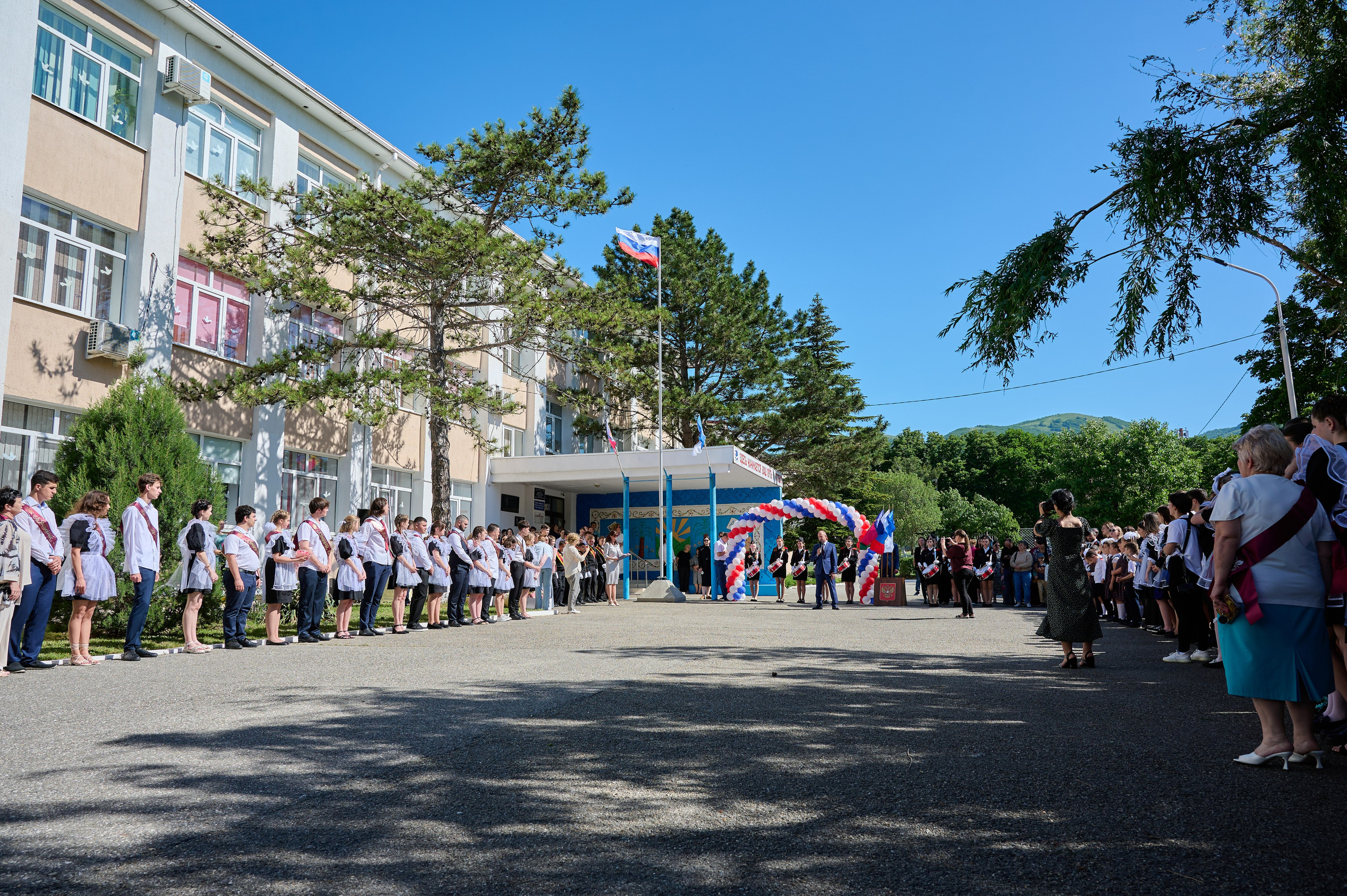 Последний звонок. Жизнь курорта Кабардинка в фотографиях
