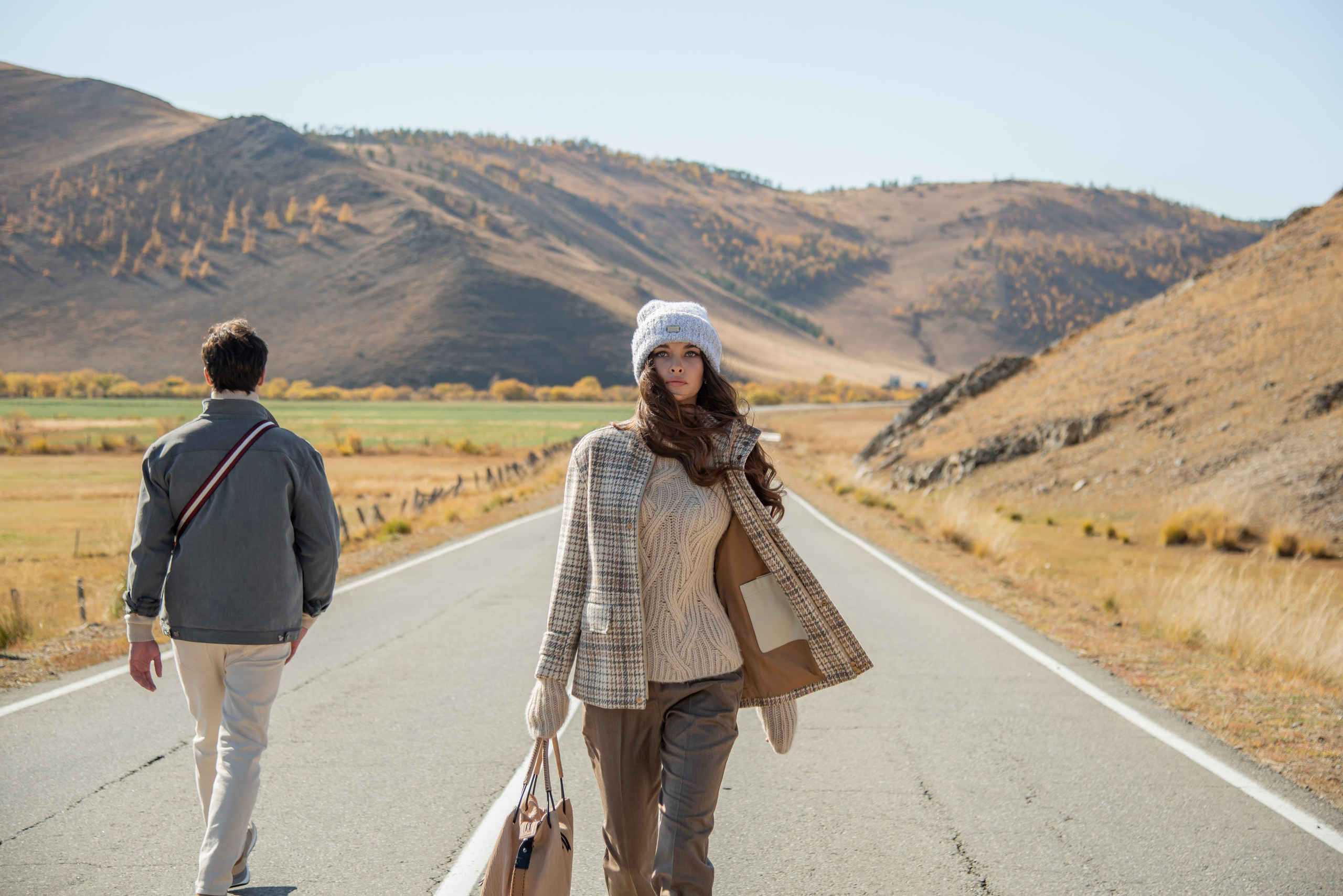 Съёмка одежды на Ольхоне. Занимаюсь профессиональной фотографией и живу рядом с Байкалом. Работаю в разных жанрах