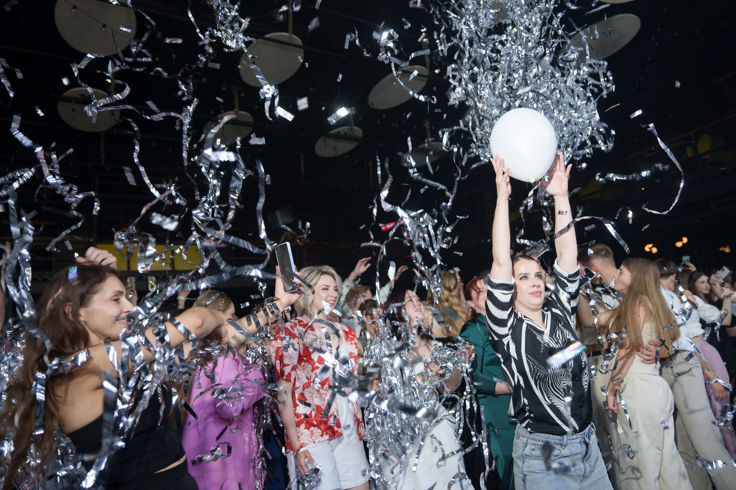 Выпускной Гимназия 7. Свадебный и репортажный фотограф Элина Козырьянова