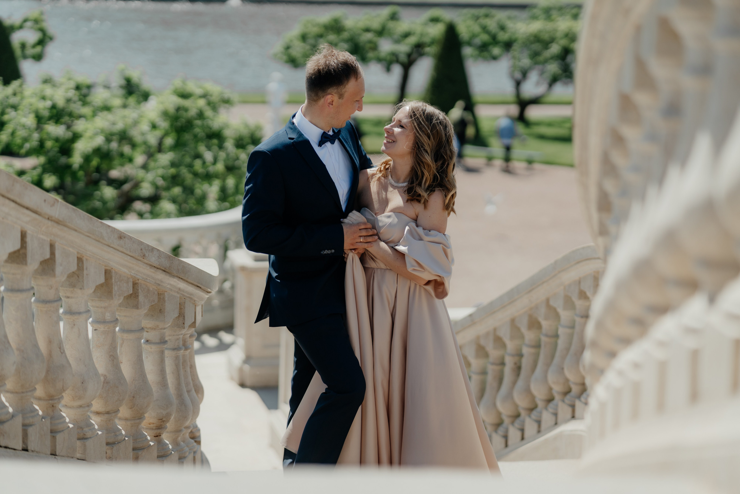 Красивые места для свадебной фотосессии летом в Санкт-Петербурге. Свадебный фотограф Александр Невский в Санкт-Петербурге