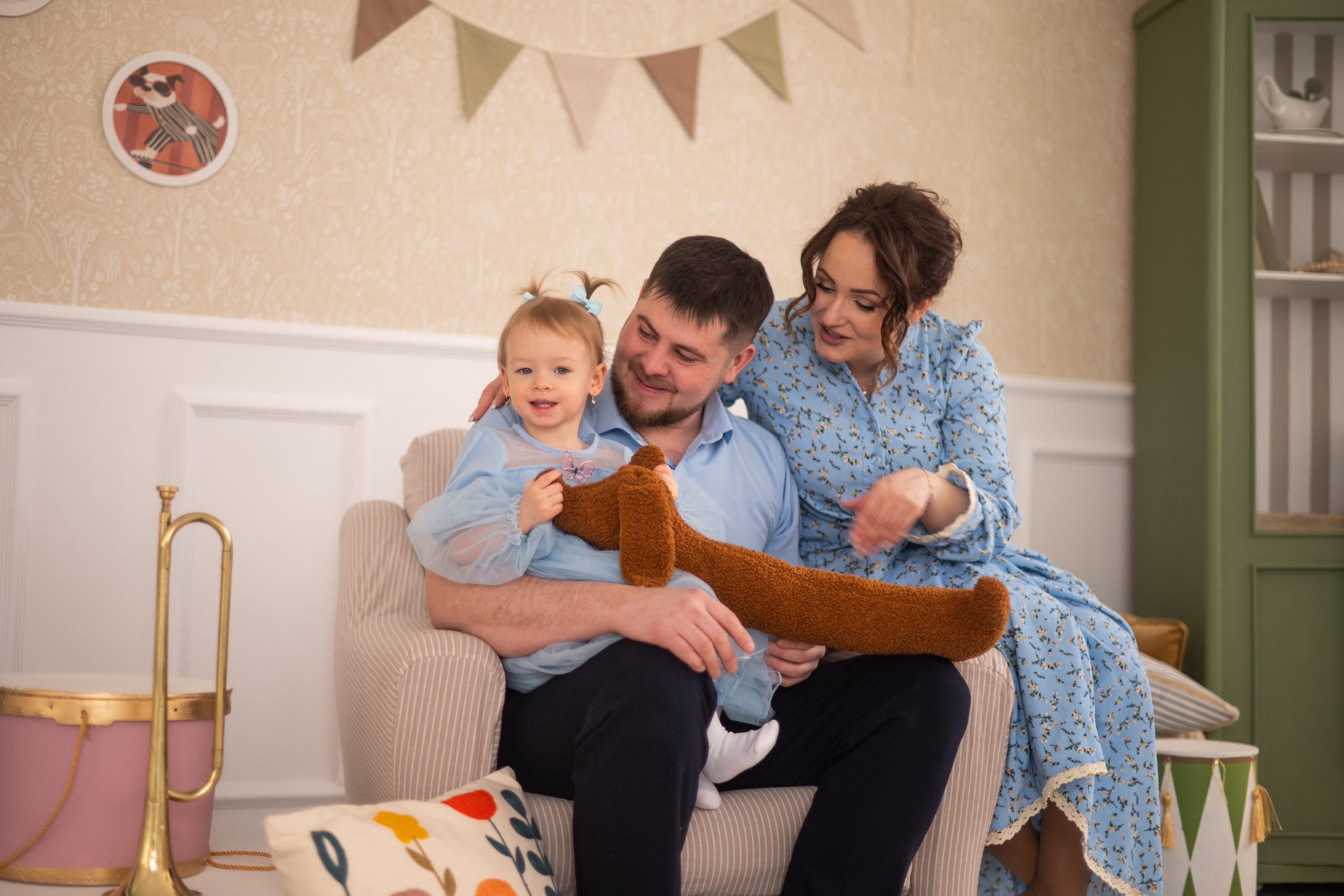 Александр и Анастасия и доченька Юлечка (1). Я Ольга Казанцева, фотографирую снимаю ваши киноистории и печатаю фото и цифровые портреты на холсте