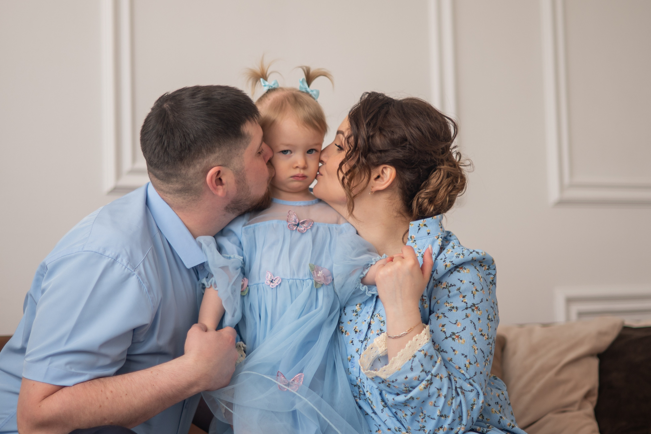 Александр и Анастасия и доченька Юлечка (1). Я Ольга Казанцева, фотографирую снимаю ваши киноистории и печатаю фото и цифровые портреты на холсте