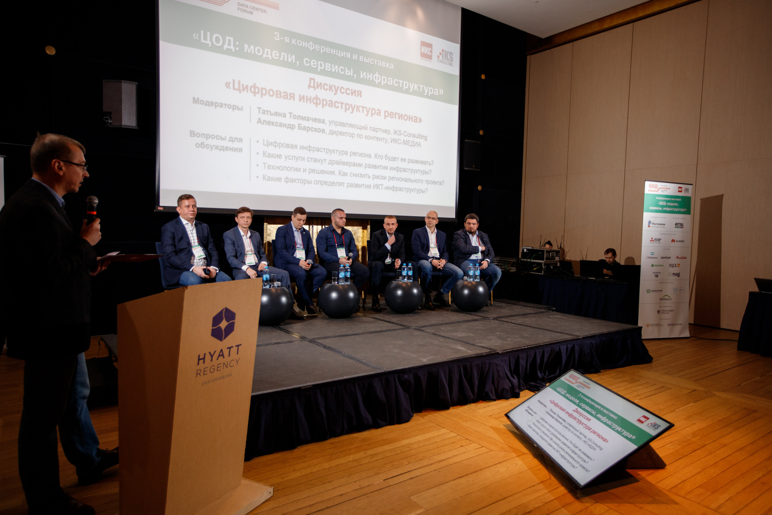 Фотограф на выставку. Контент для бизнеса в Екатеринбурге Полдень Медиа