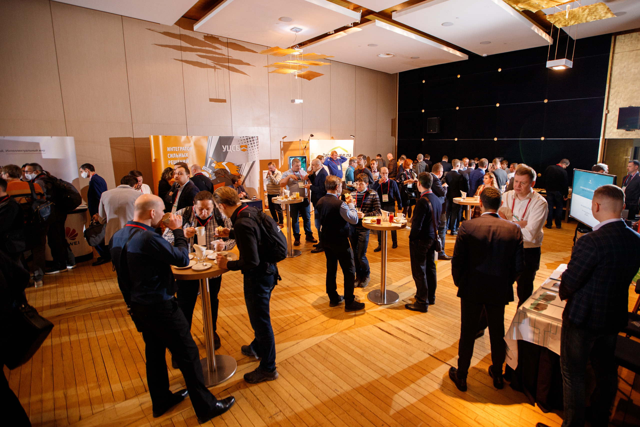 Фотограф на выставку. Контент для бизнеса в Екатеринбурге Полдень Медиа