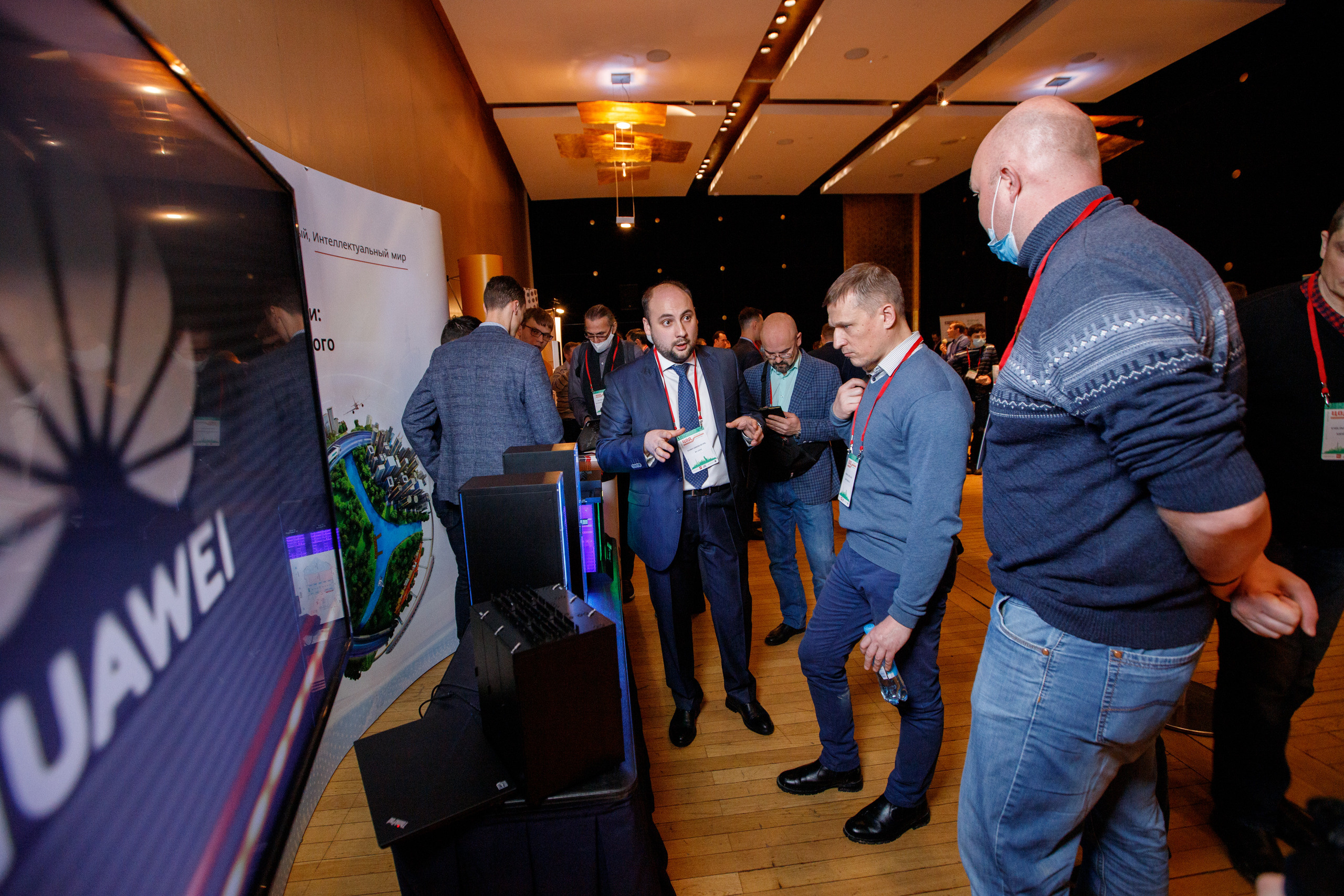 Фотограф на выставку. Контент для бизнеса в Екатеринбурге Полдень Медиа