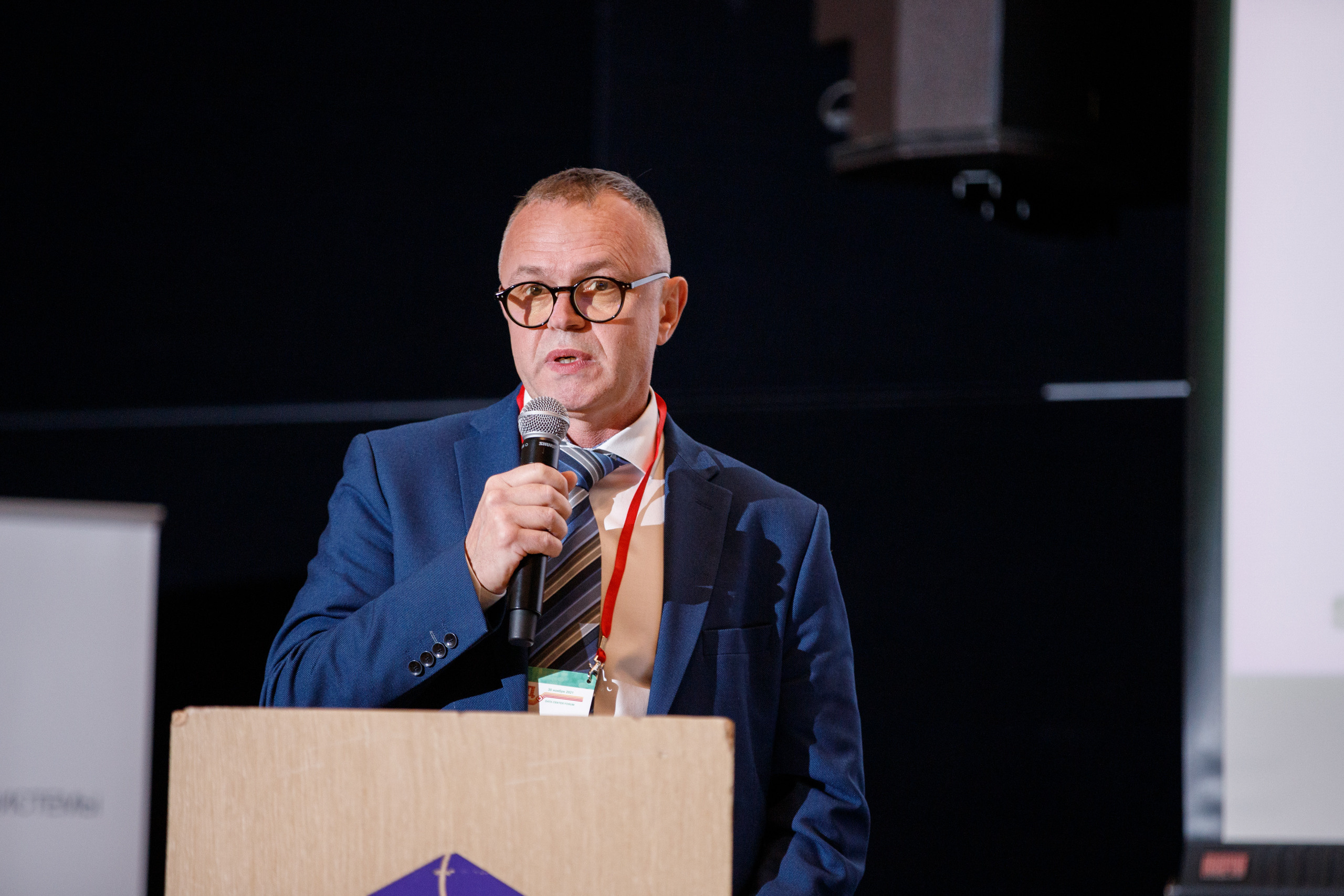 Фотограф на выставку. Контент для бизнеса в Екатеринбурге Полдень Медиа