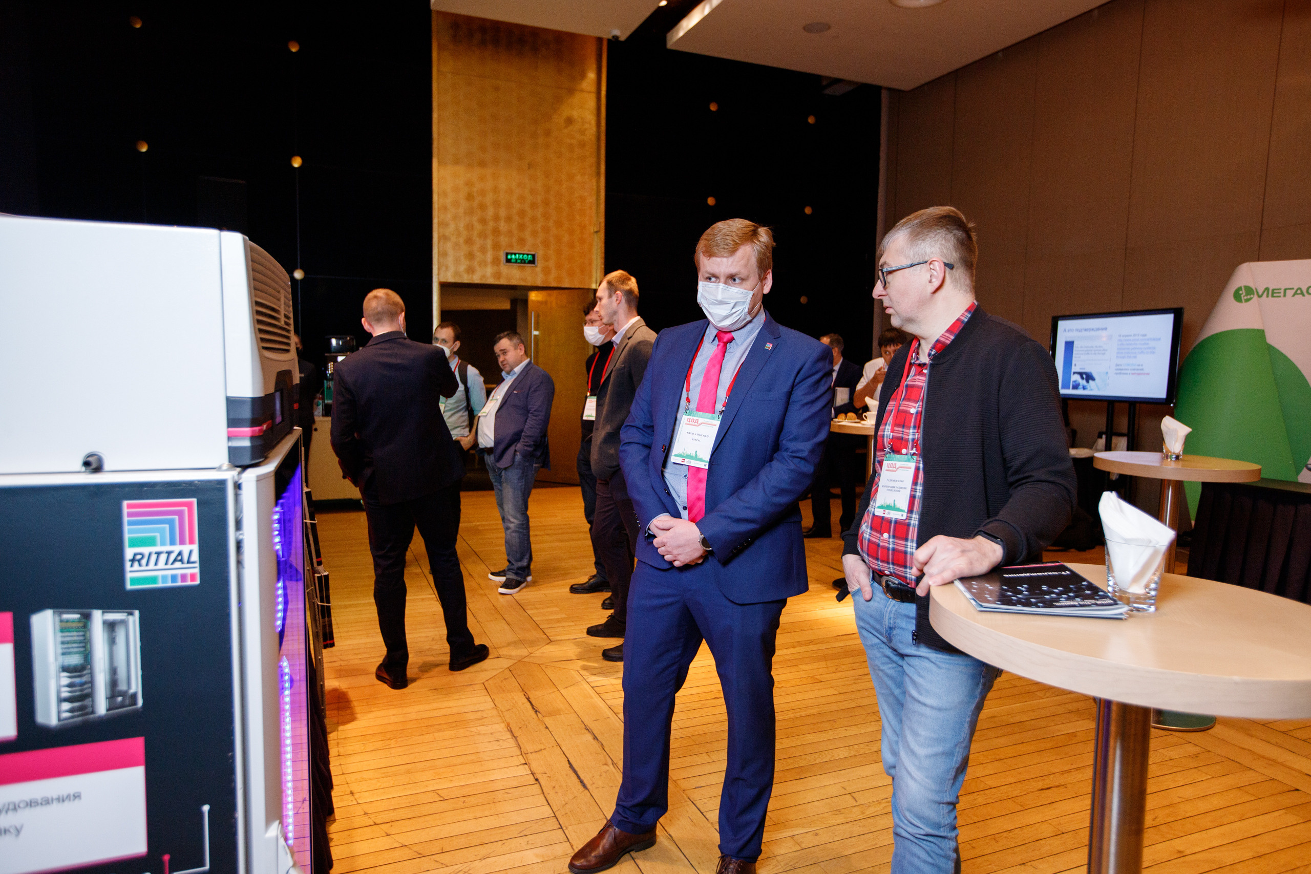 Фотограф на выставку. Контент для бизнеса в Екатеринбурге Полдень Медиа