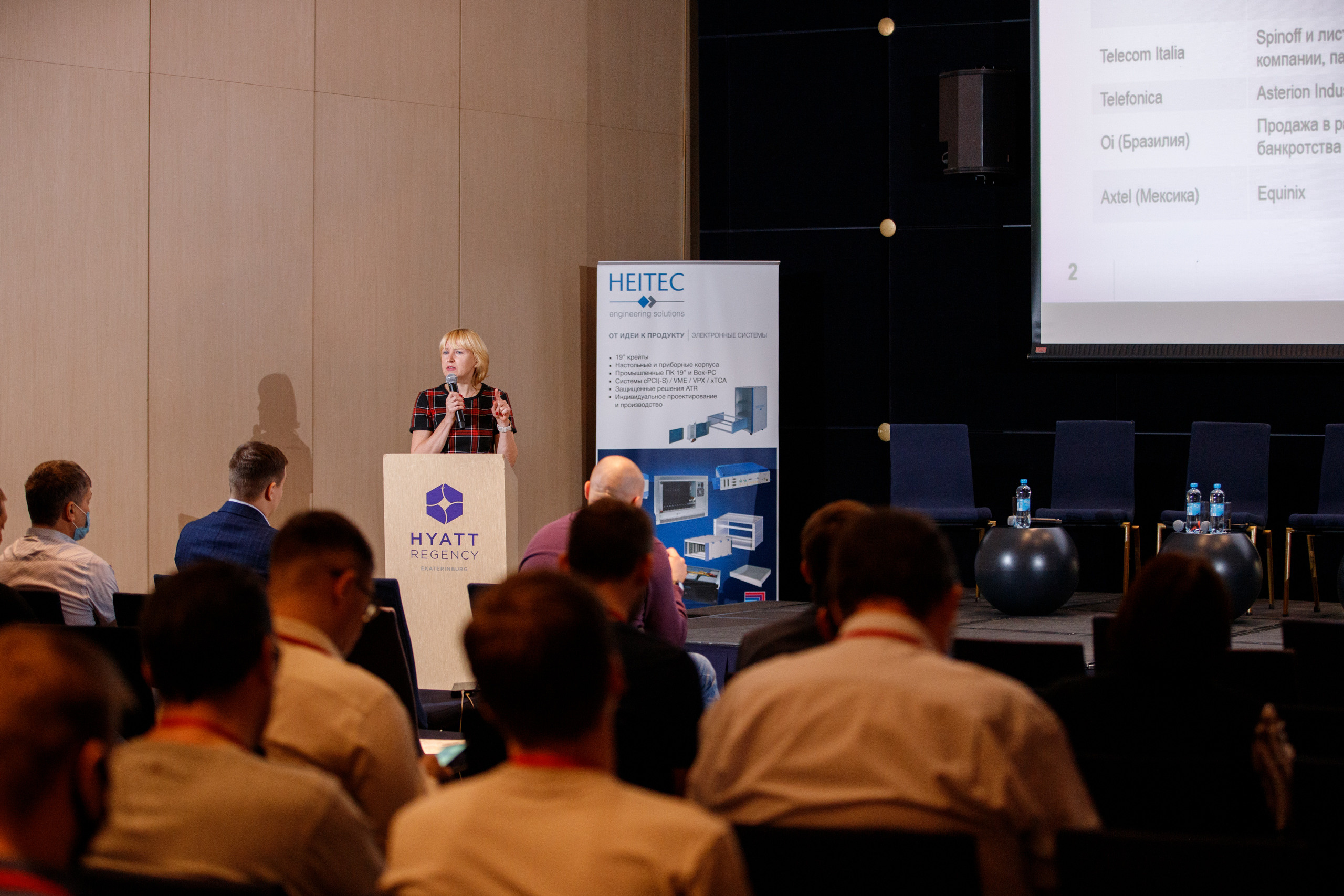 Фотограф на выставку. Контент для бизнеса в Екатеринбурге Полдень Медиа