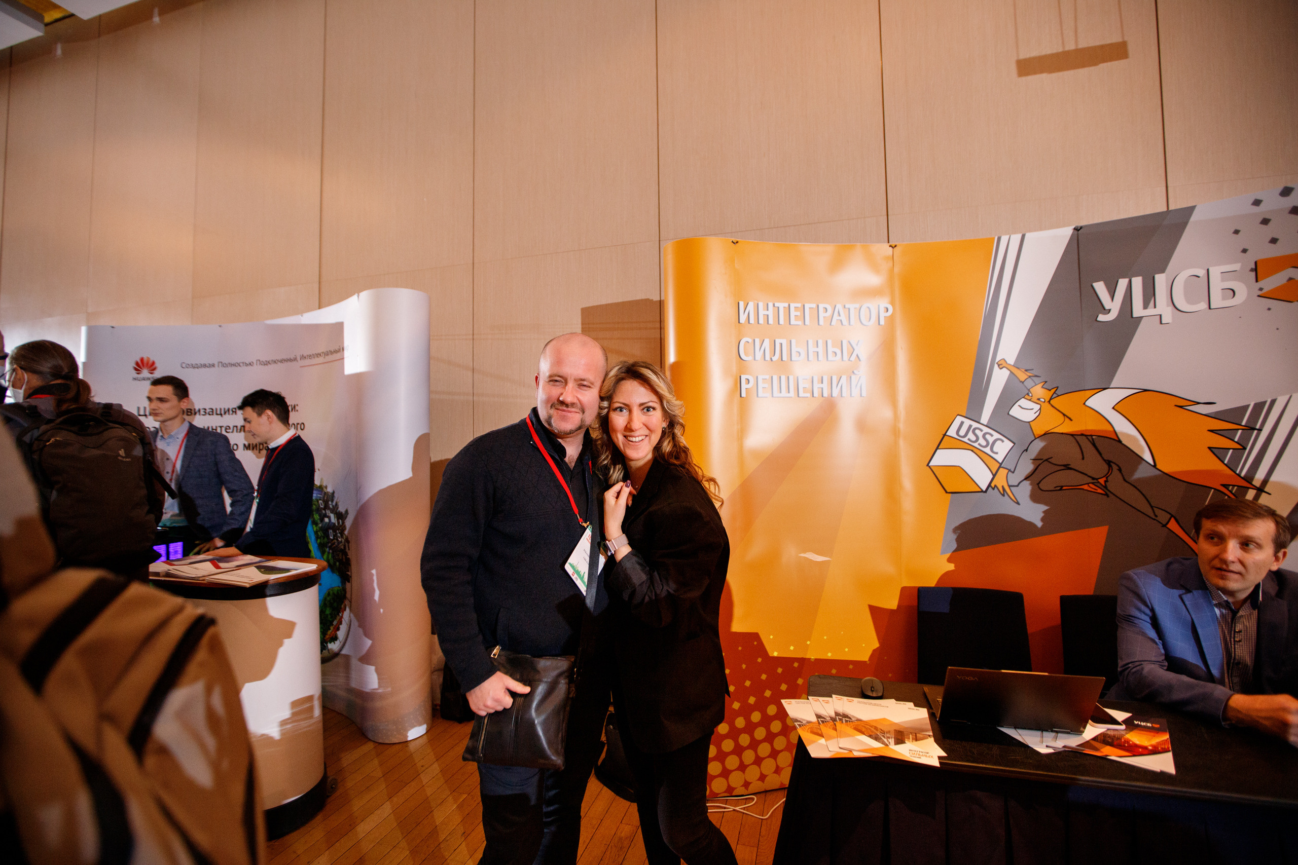 Фотограф на выставку. Контент для бизнеса в Екатеринбурге Полдень Медиа