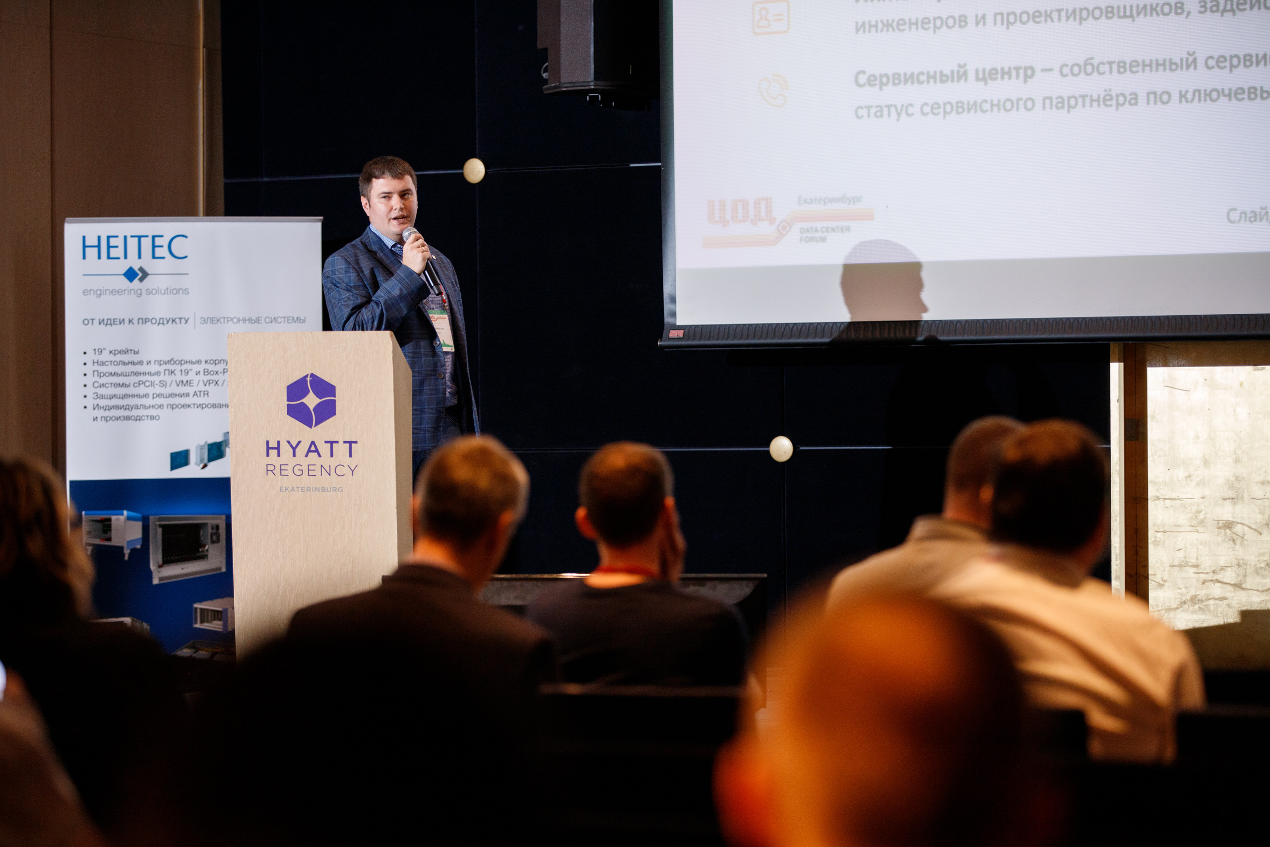 Фотограф на выставку. Контент для бизнеса в Екатеринбурге Полдень Медиа