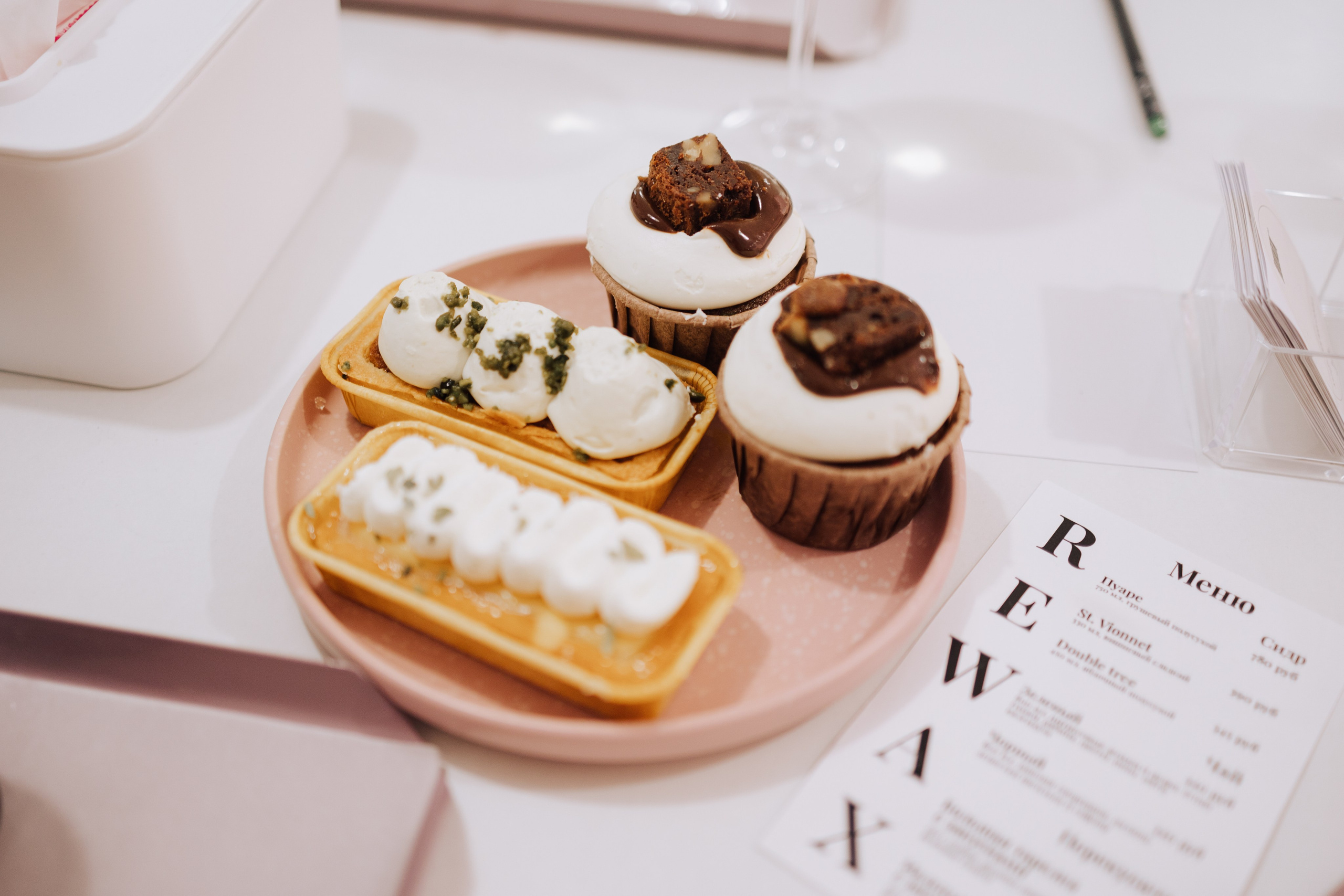 Rewax 18.07.24. Репортажный и портретный фотограф в Санктпетербурге. Видиосъемка мероприятий в Санкт-Петербурге