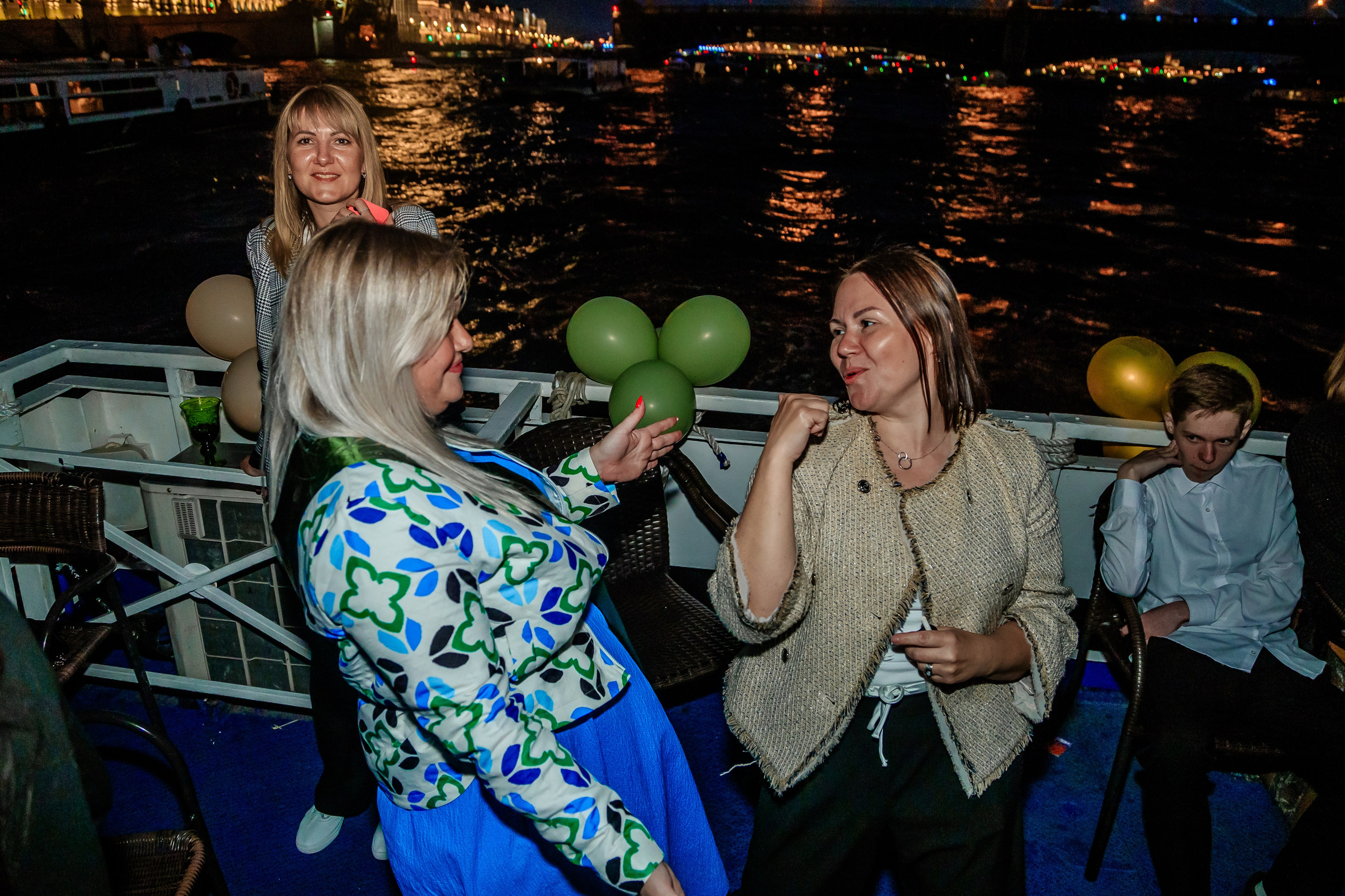 Выпускной на теплоходе. Фотограф в Санкт-Петербурге Чумаков Семен