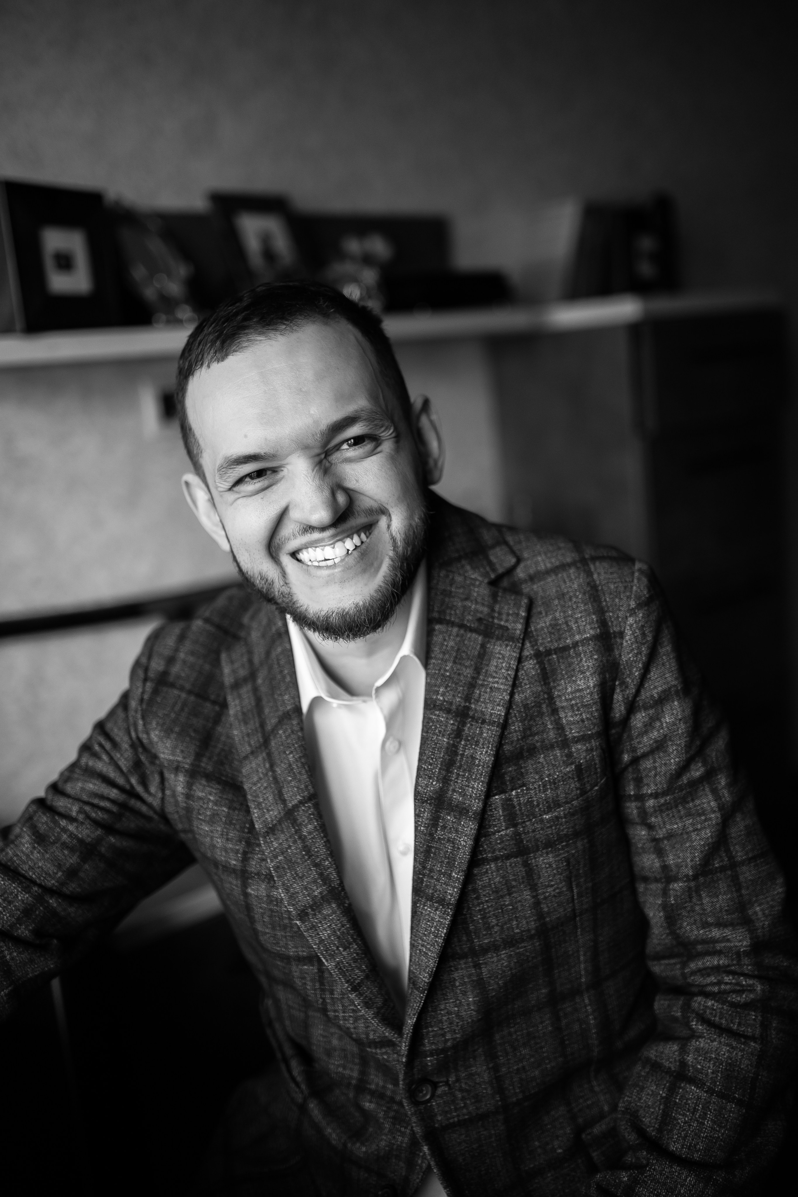 Свадьба Полины и Сергея (сборы жениха). Портретный фотограф Юлия Красноперова в Барнауле/Заринске