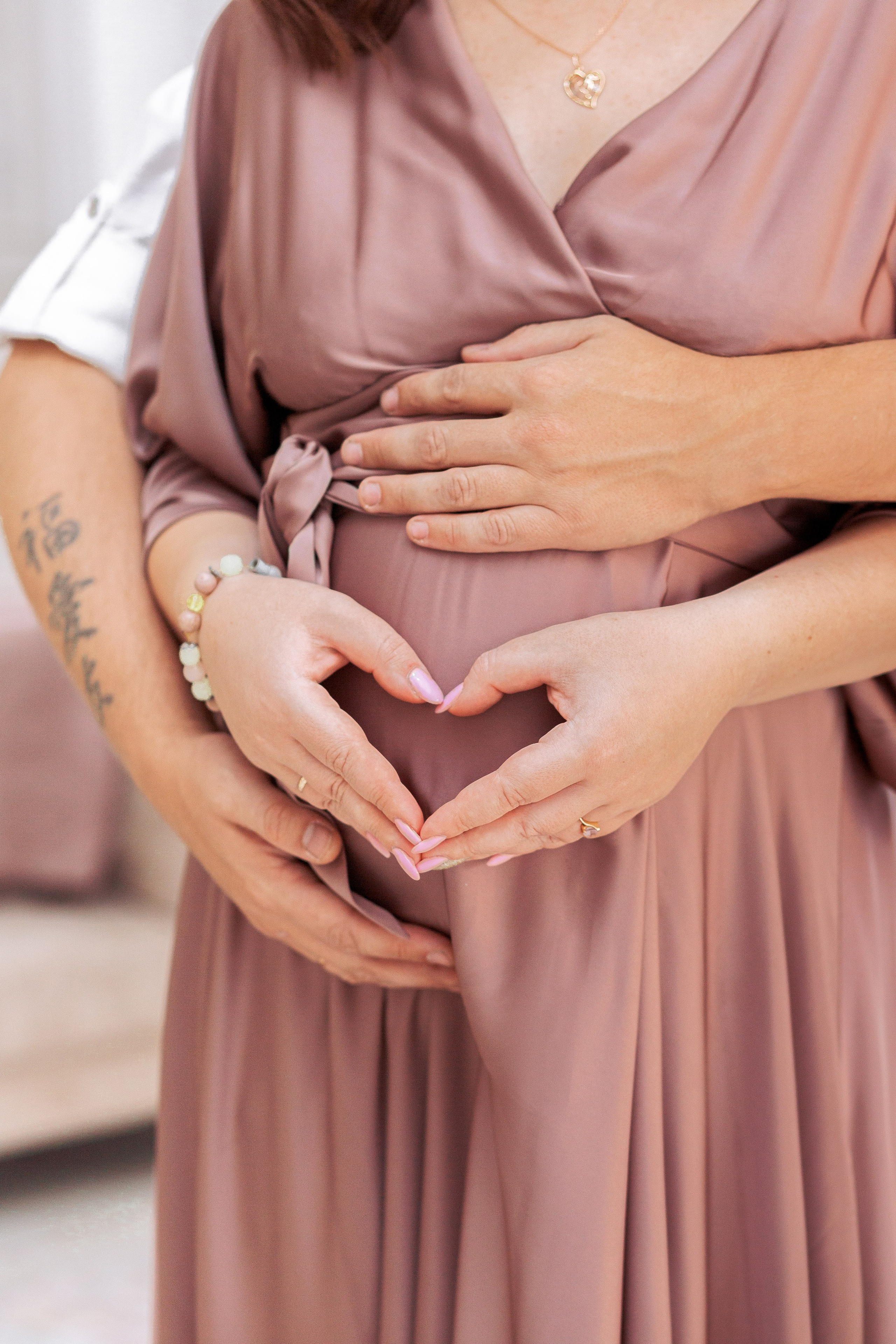 Семейная Новогодняя фотосессия в студии в городе Ростове-на-Дону для Александра, Анастасии и Ольги