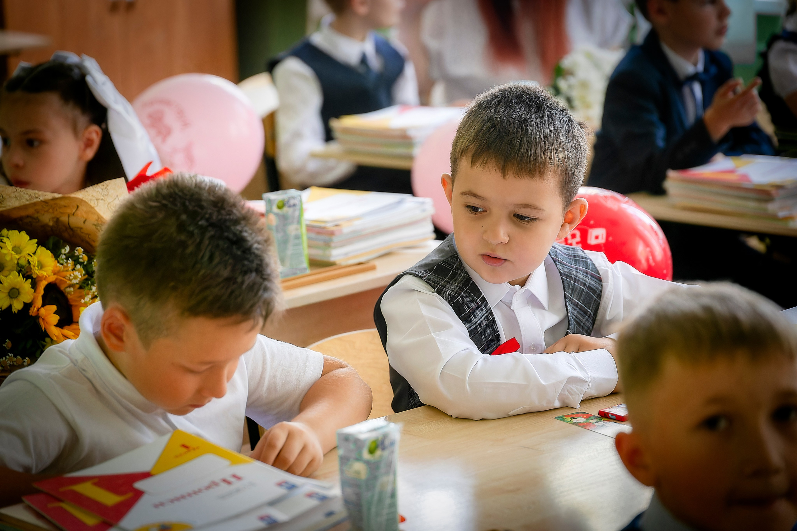 1 Сентября. Школа № 135. Лев Постнов.Фотограф. Нижний Новгород